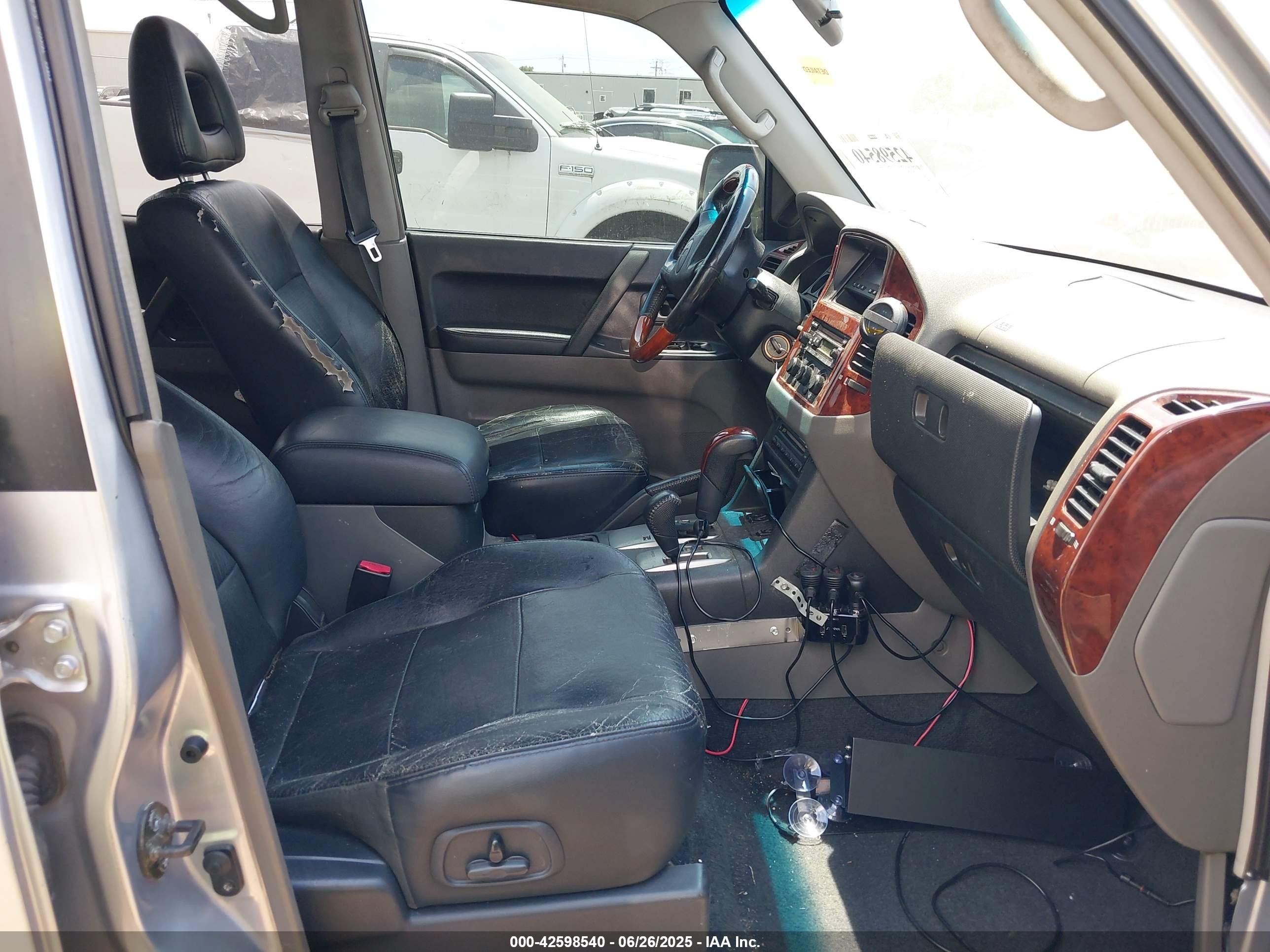 2004 Mitsubishi Montero Xls Серебряный vin: JA4MW51S04J010714