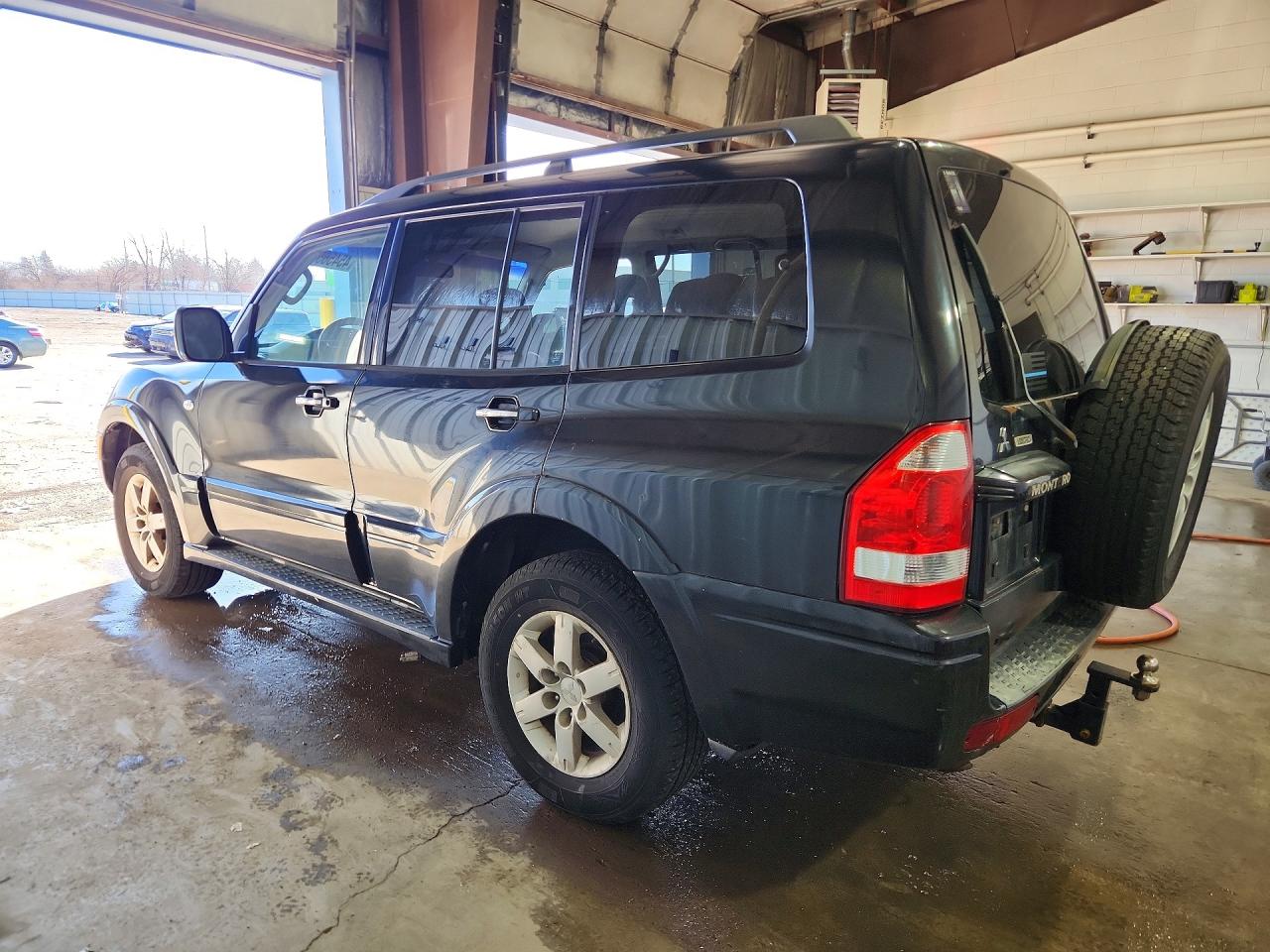 2005 Mitsubishi Montero Limited Black vin: JA4MW51S15J001053