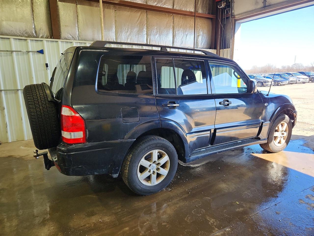 2005 Mitsubishi Montero Limited Black vin: JA4MW51S15J001053