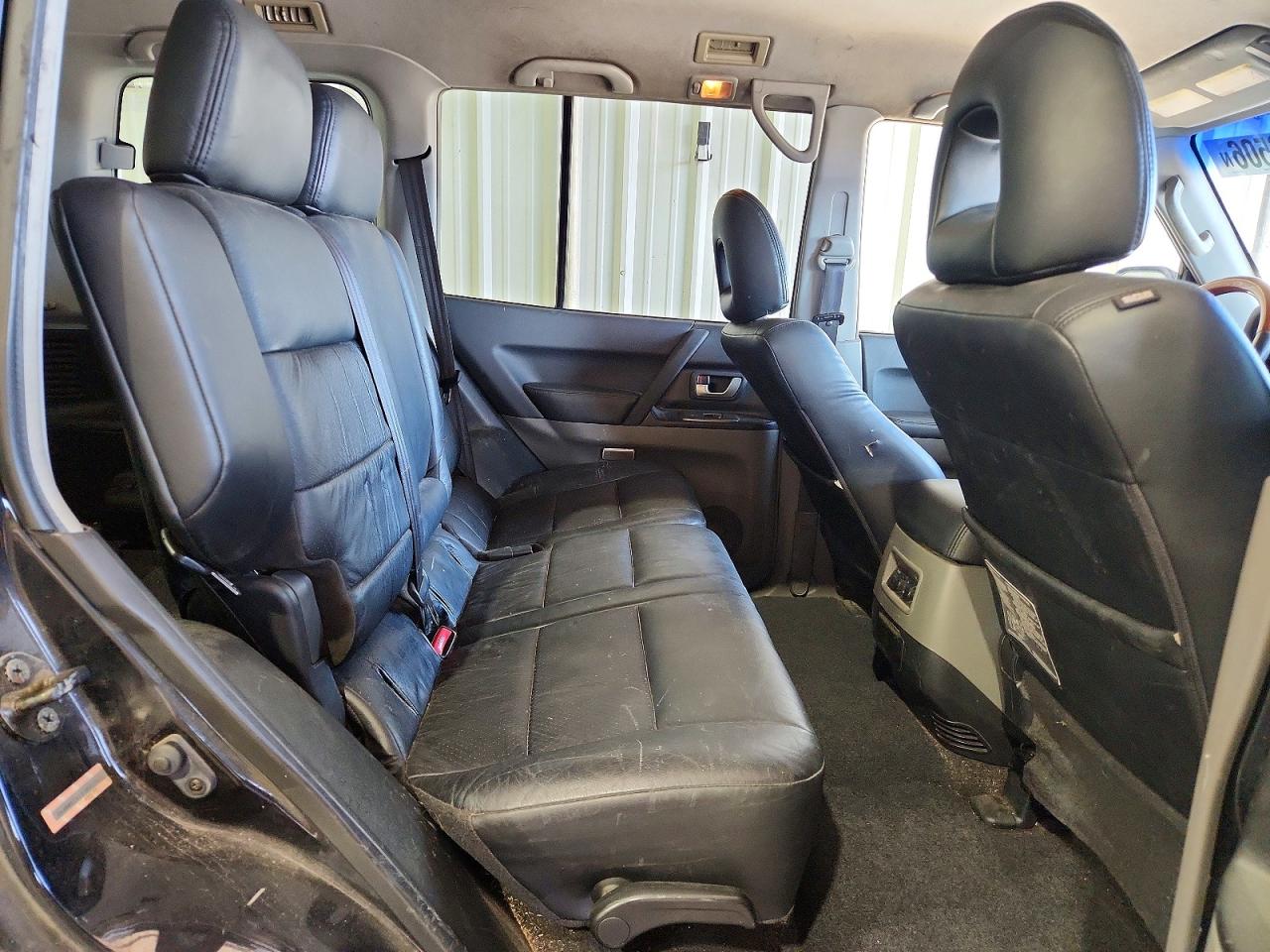 2005 Mitsubishi Montero Limited Black vin: JA4MW51S15J001053