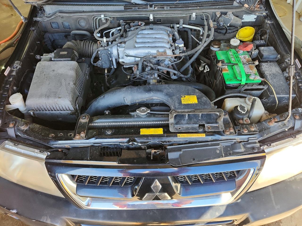 2005 Mitsubishi Montero Limited Black vin: JA4MW51S15J001053