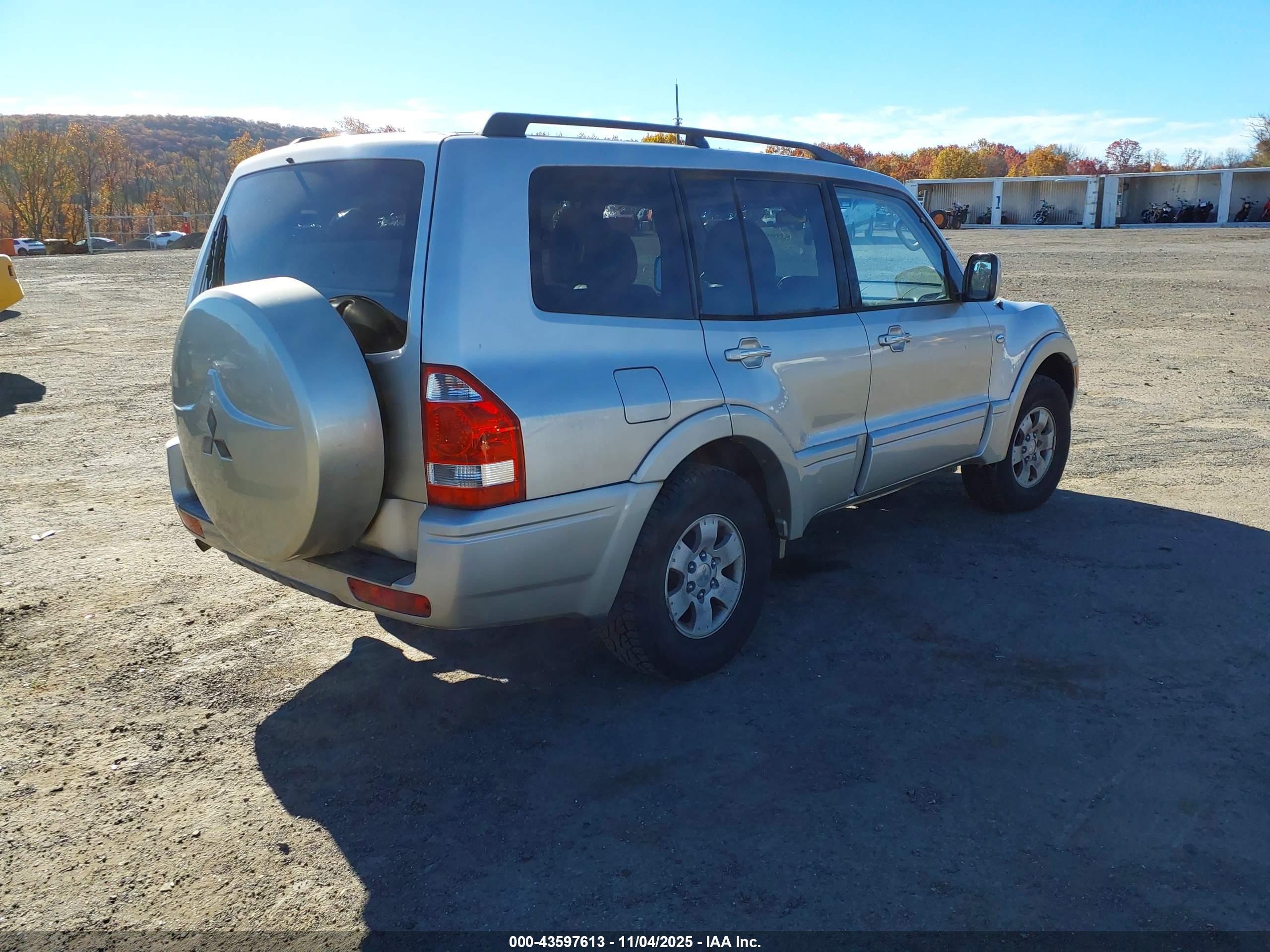 2004 Mitsubishi Montero Xls Silver vin: JA4MW51S24J011069