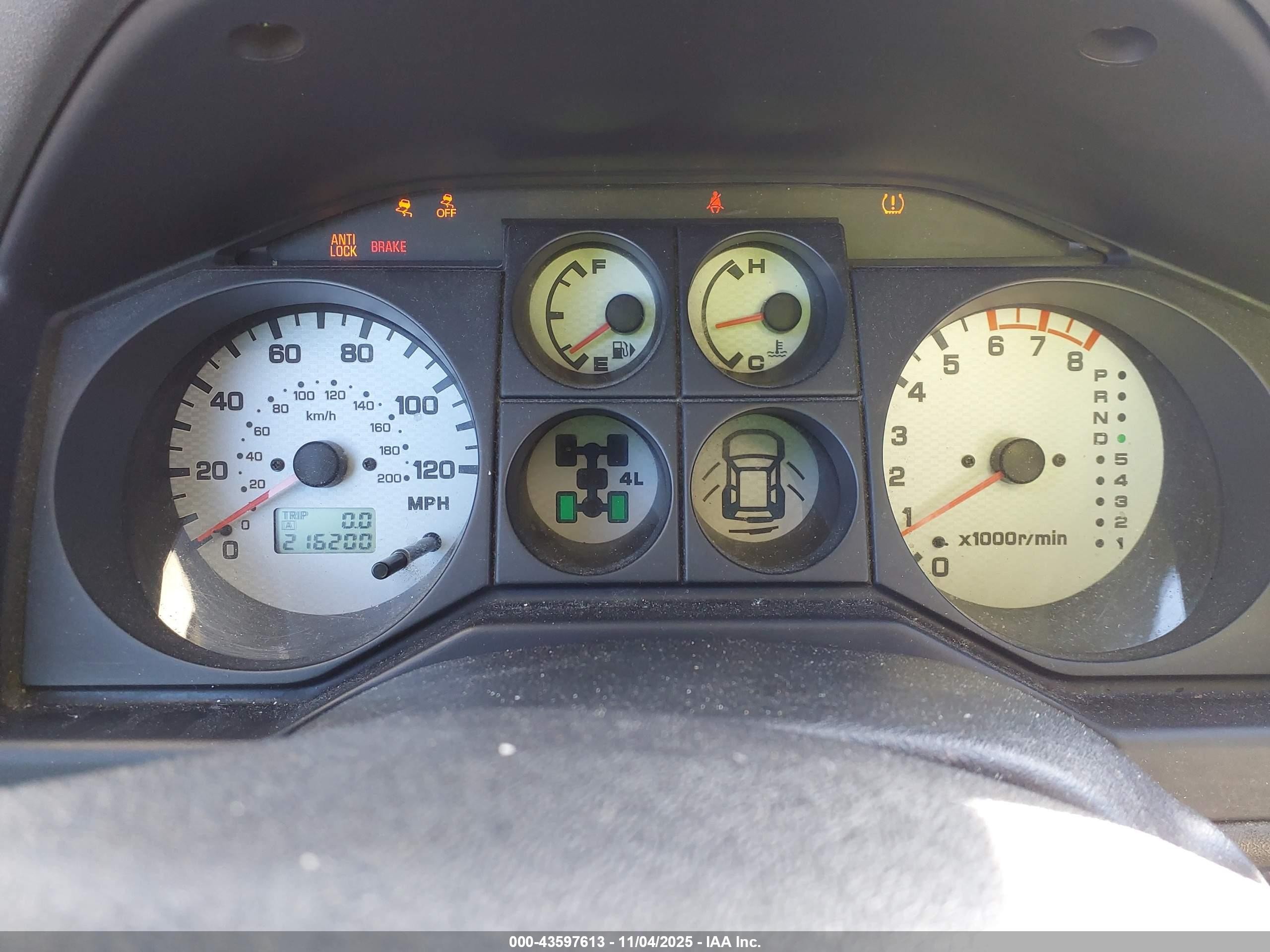 2004 Mitsubishi Montero Xls Silver vin: JA4MW51S24J011069