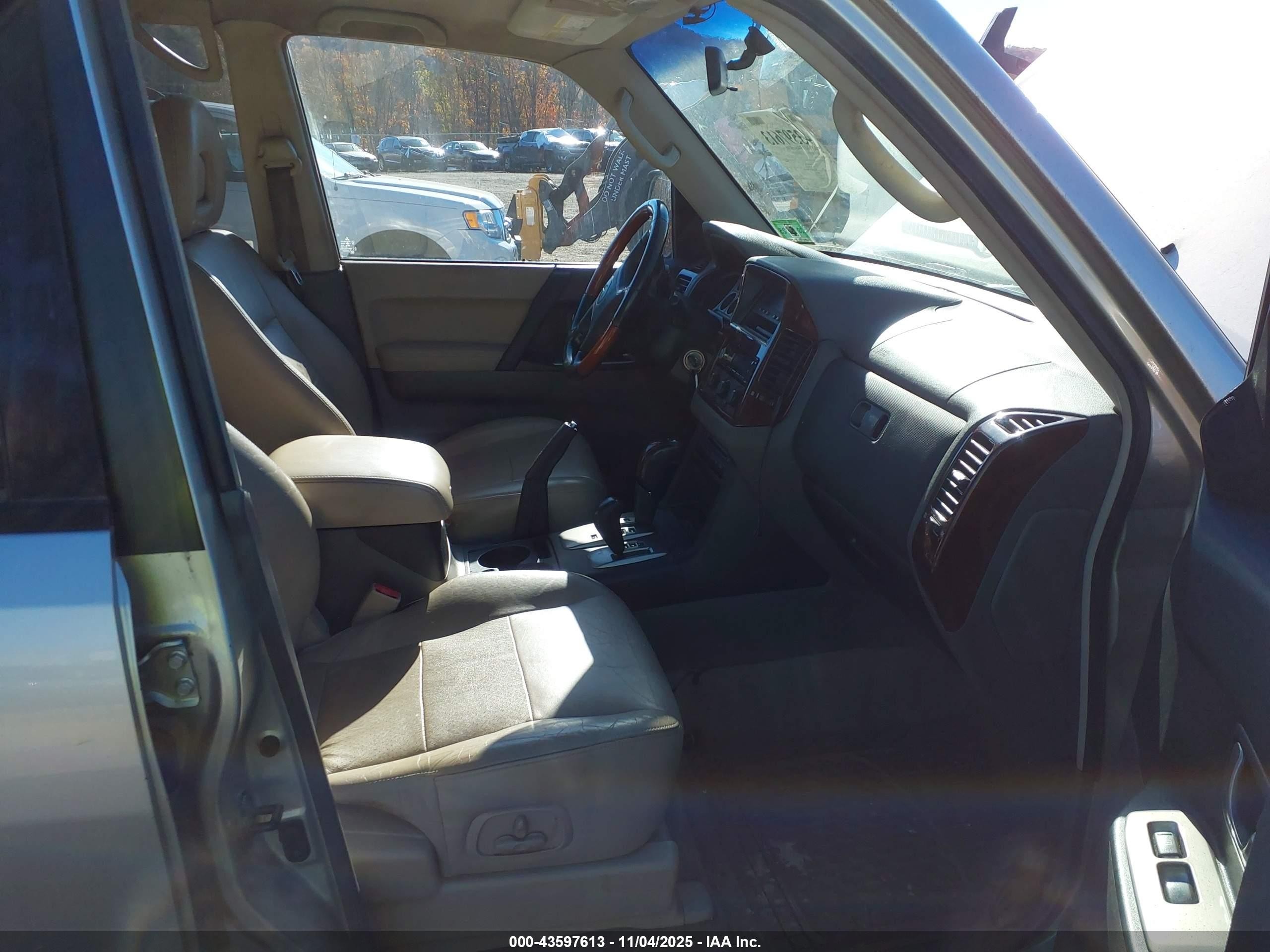 2004 Mitsubishi Montero Xls Silver vin: JA4MW51S24J011069
