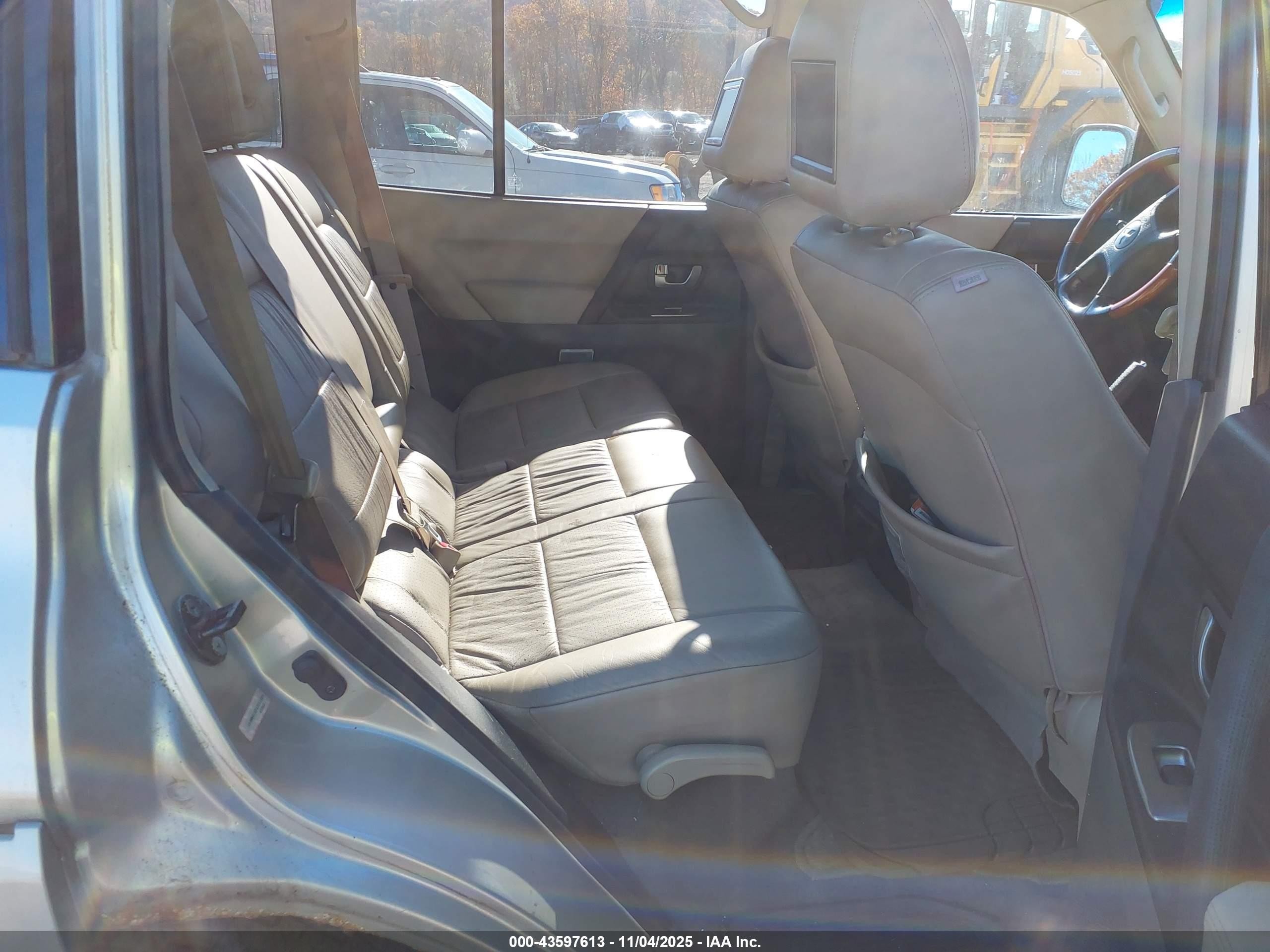 2004 Mitsubishi Montero Xls Silver vin: JA4MW51S24J011069