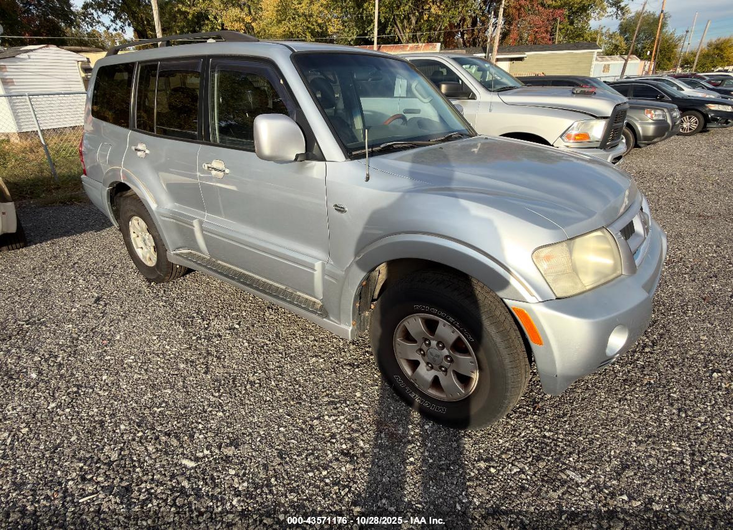 2004 Mitsubishi Montero Xls Silver vin: JA4MW51S34J009184