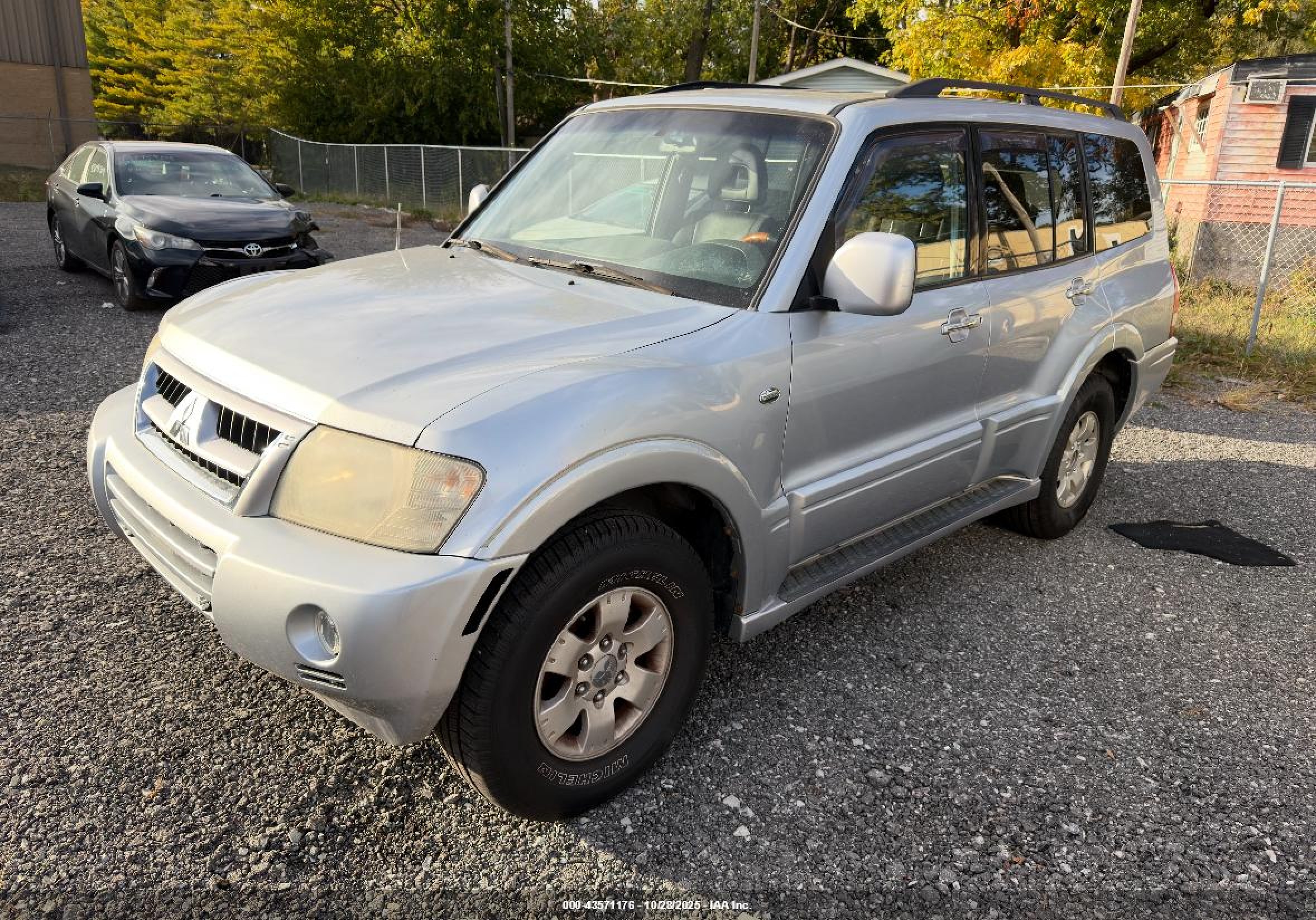 2004 Mitsubishi Montero Xls Silver vin: JA4MW51S34J009184