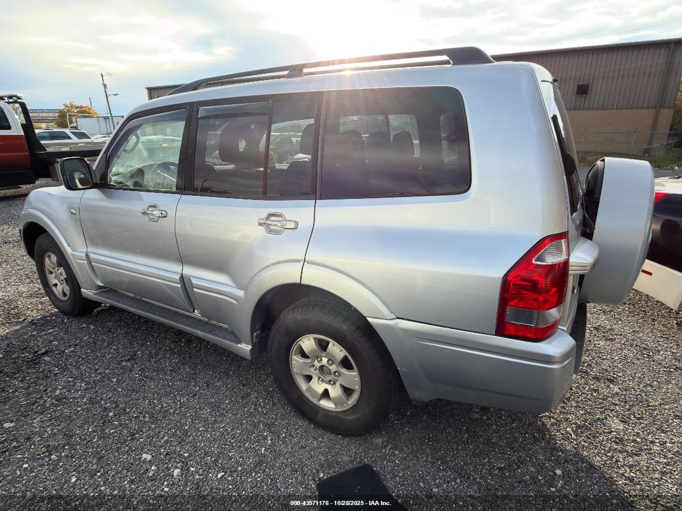 2004 Mitsubishi Montero Xls Silver vin: JA4MW51S34J009184