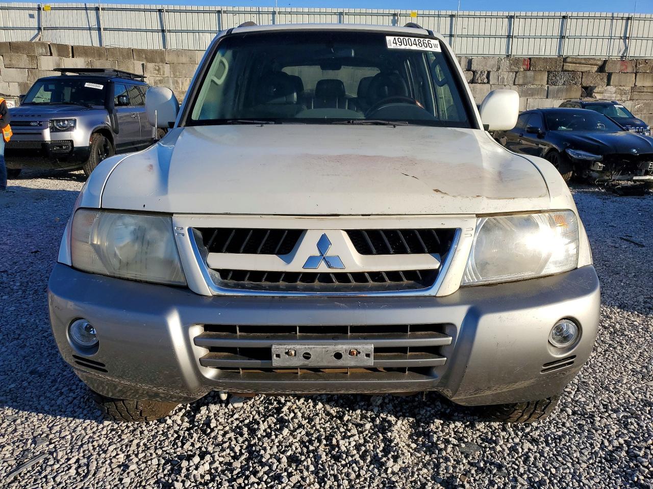 2005 Mitsubishi Montero Limited White vin: JA4MW51S35J002477