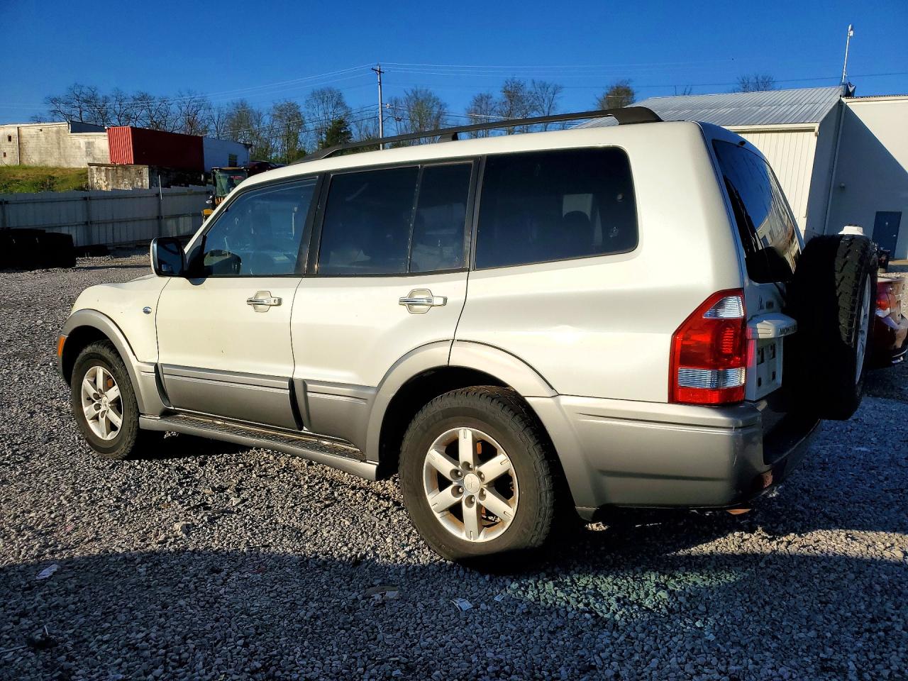 2005 Mitsubishi Montero Limited White vin: JA4MW51S35J002477