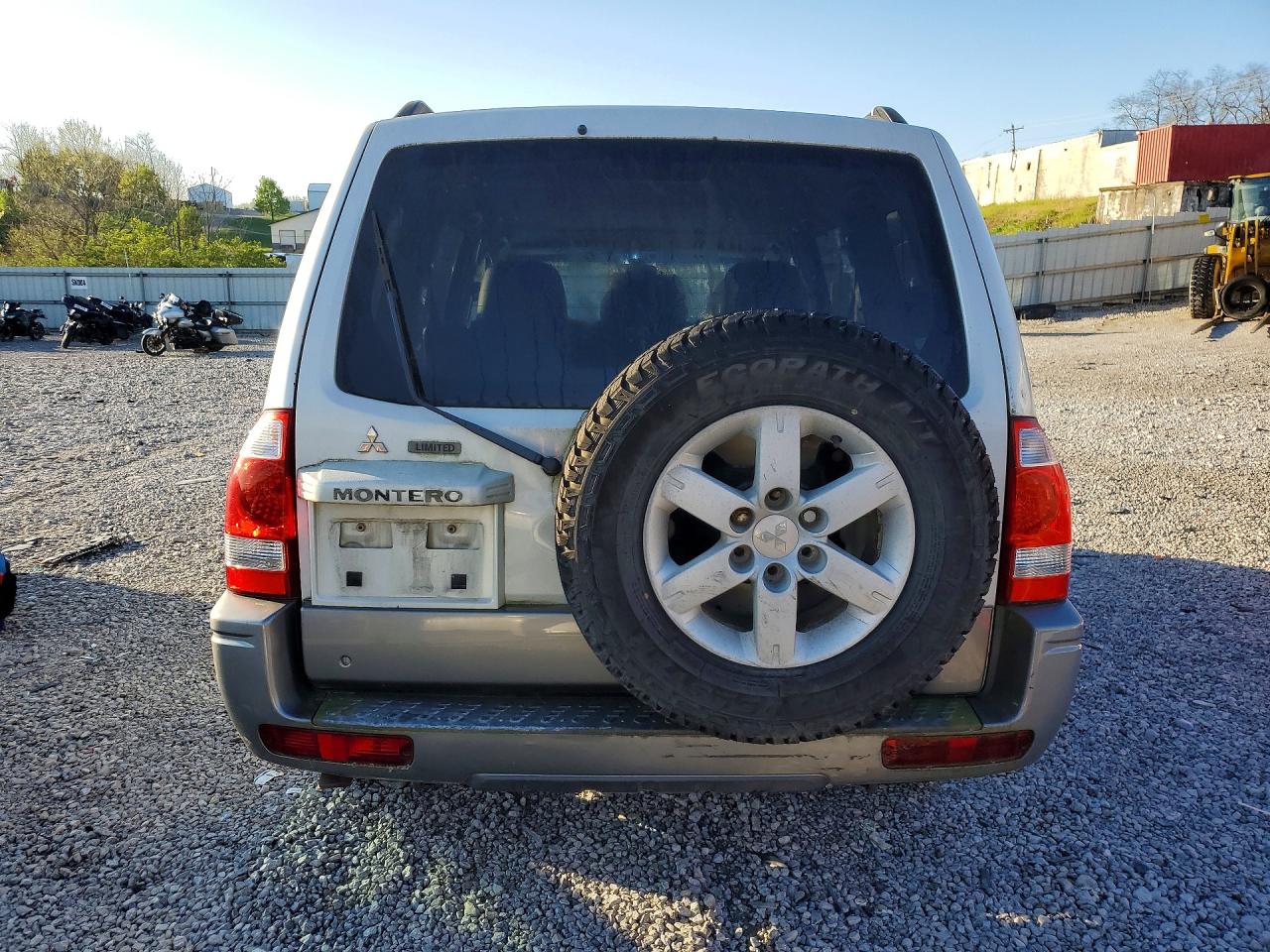 2005 Mitsubishi Montero Limited White vin: JA4MW51S35J002477