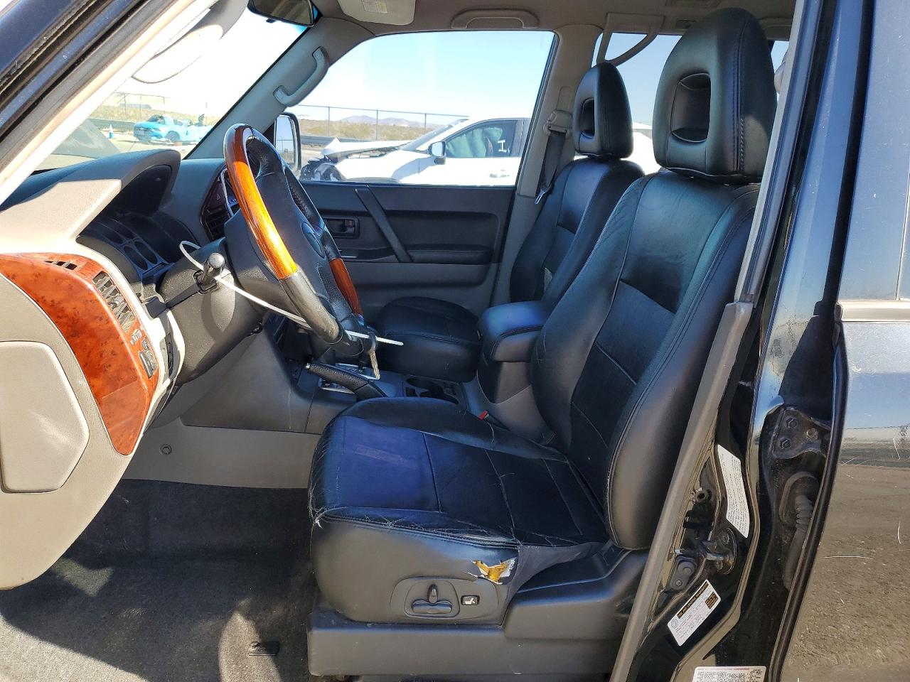 2004 Mitsubishi Montero Limited Черный vin: JA4MW51S44J009601