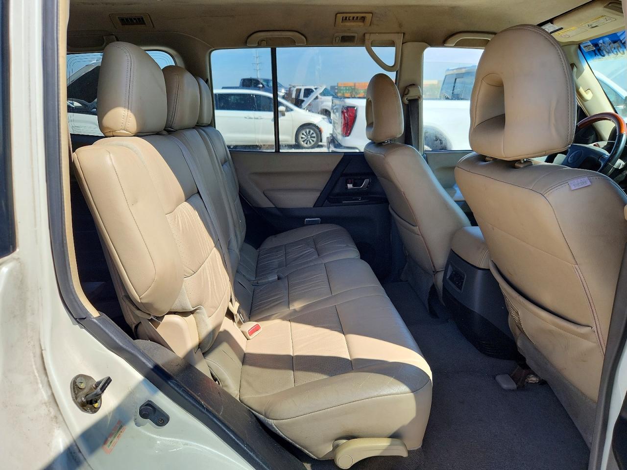 2005 Mitsubishi Montero Limited White vin: JA4MW51S55J000925