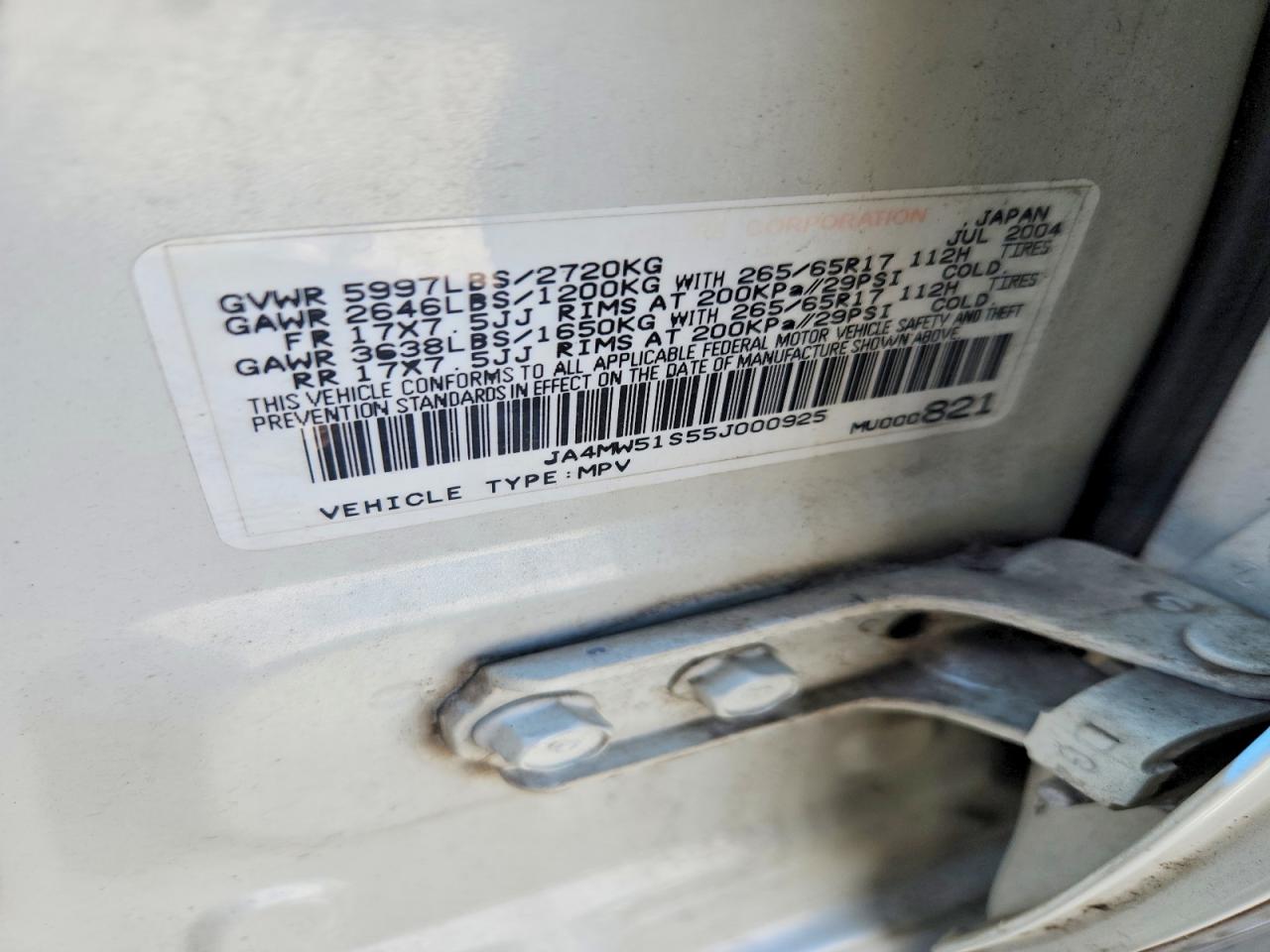 2005 Mitsubishi Montero Limited White vin: JA4MW51S55J000925