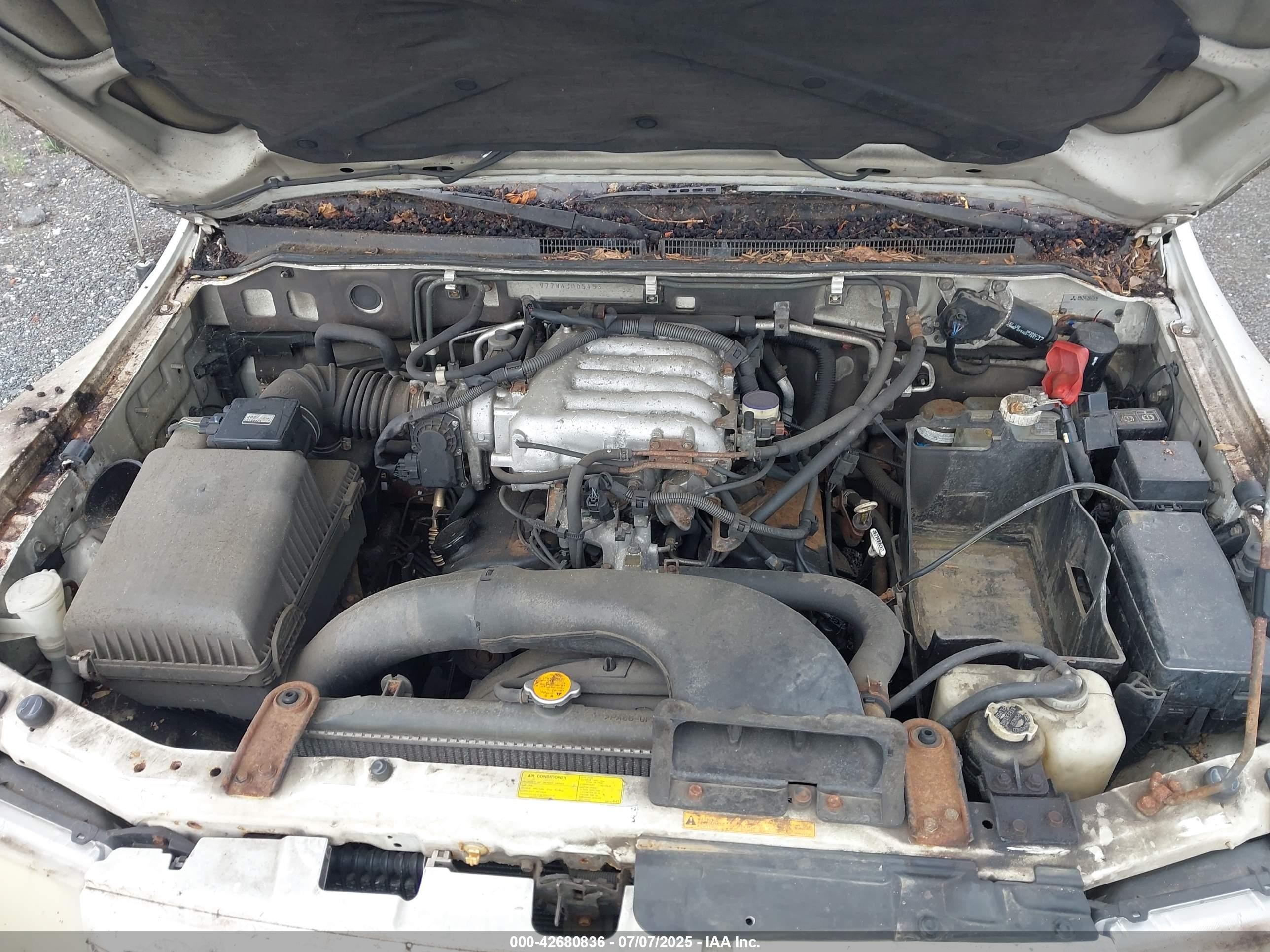 2004 Mitsubishi Montero Xls Белый vin: JA4MW51S64J005453