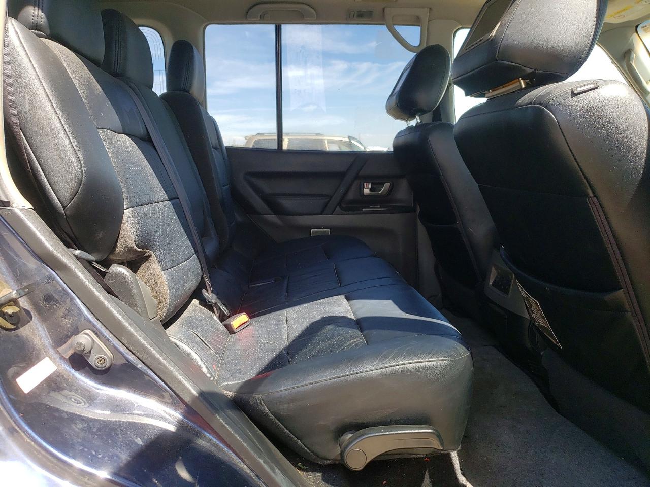 2004 Mitsubishi Montero Limited Blue vin: JA4MW51S64J010572
