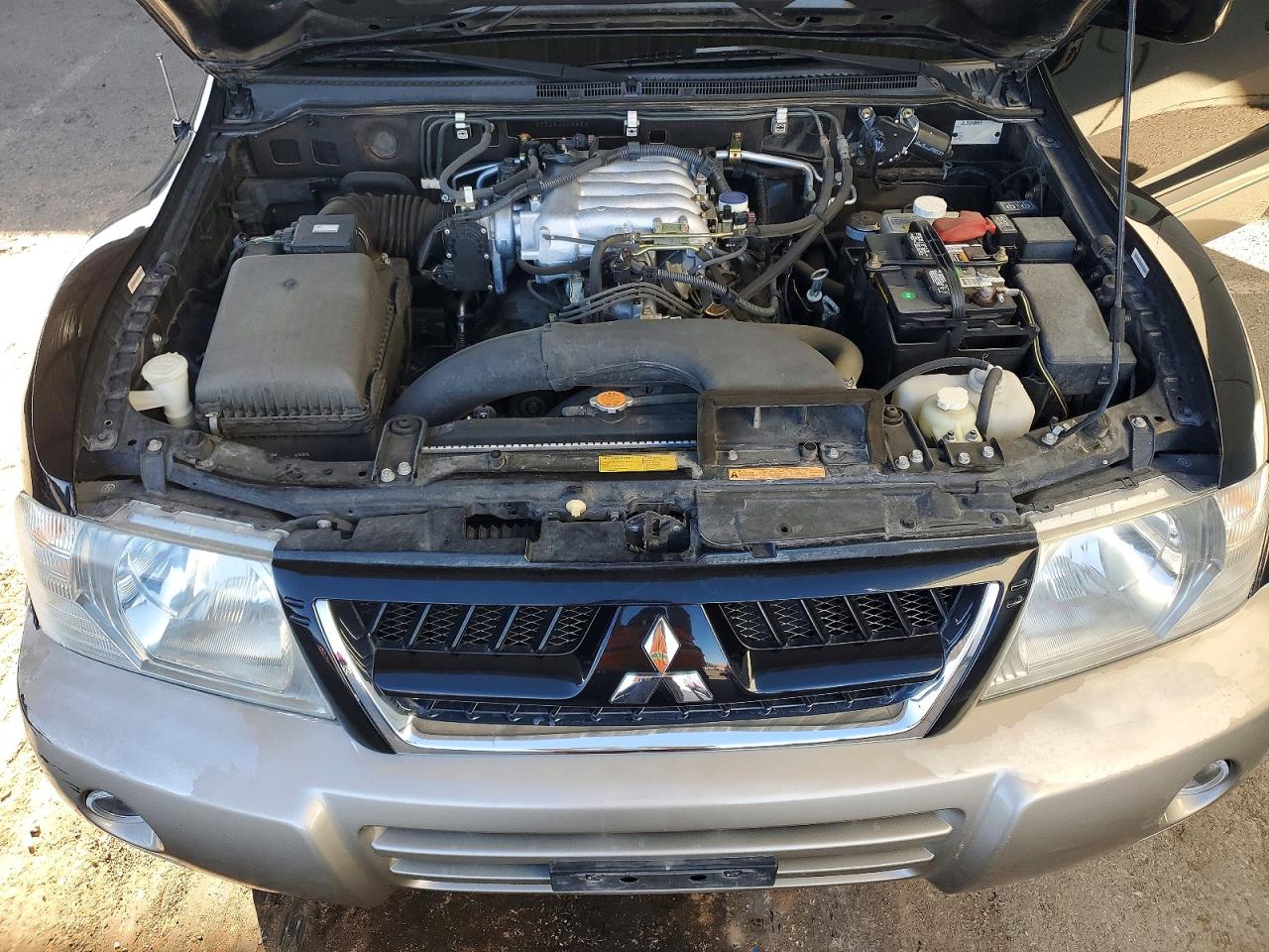 2005 Mitsubishi Montero Limited Black vin: JA4MW51S65J004420