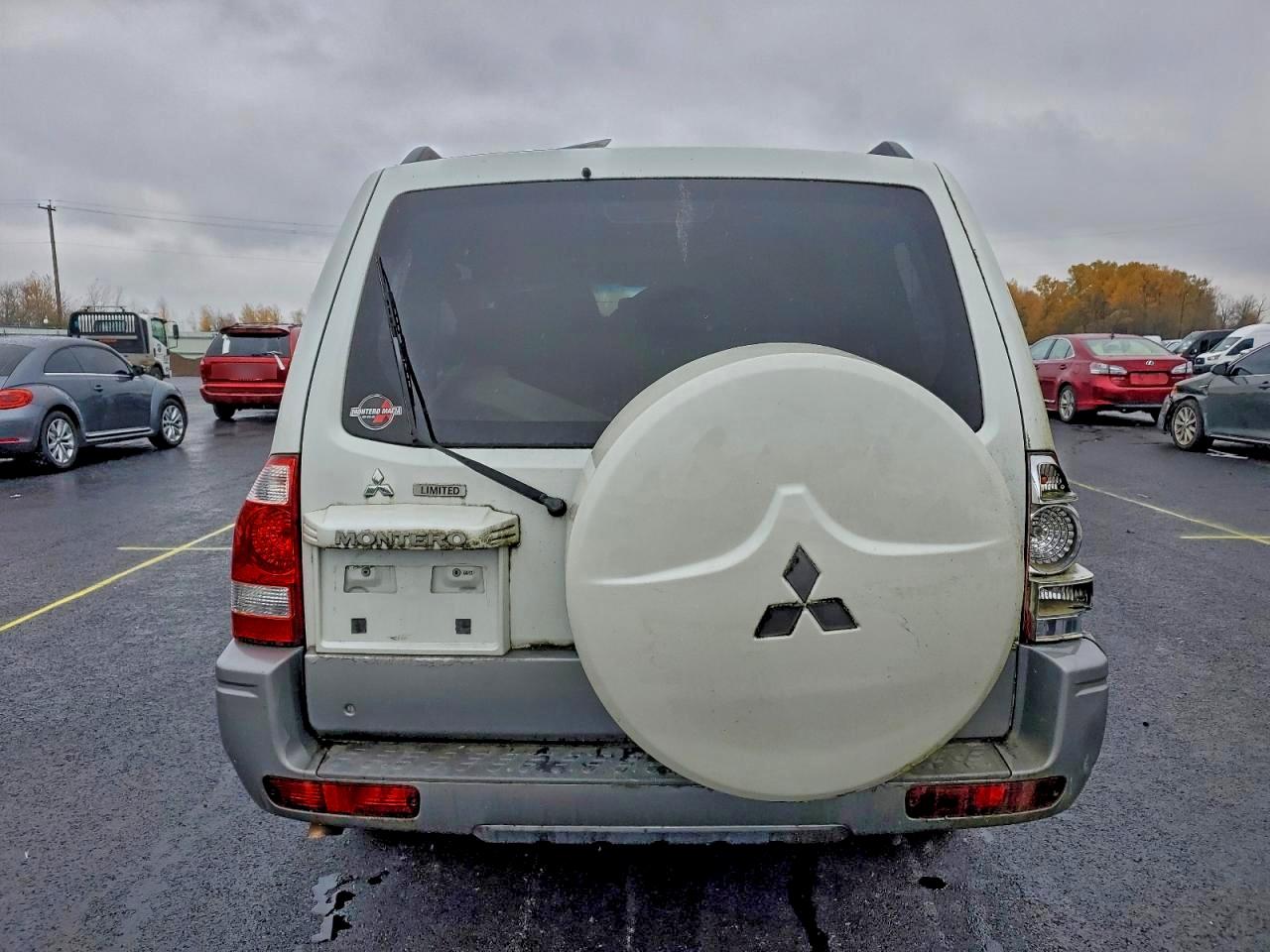 2005 Mitsubishi Montero Limited White vin: JA4MW51S75J002580