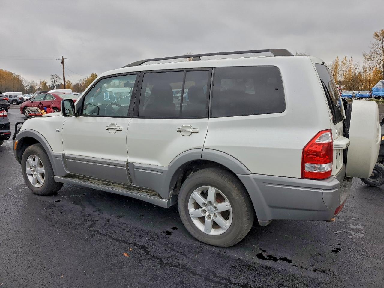 2005 Mitsubishi Montero Limited White vin: JA4MW51S75J002580