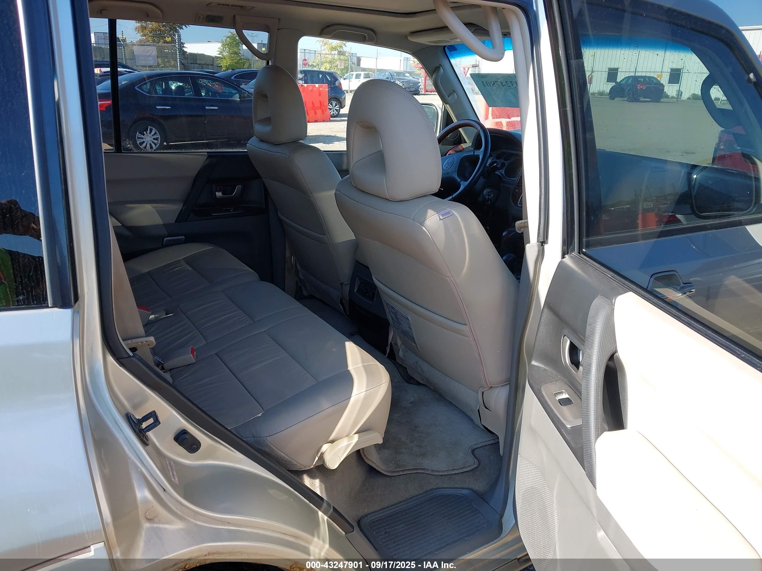 2005 Mitsubishi Montero Limited Серебряный vin: JA4MW51S75J003423