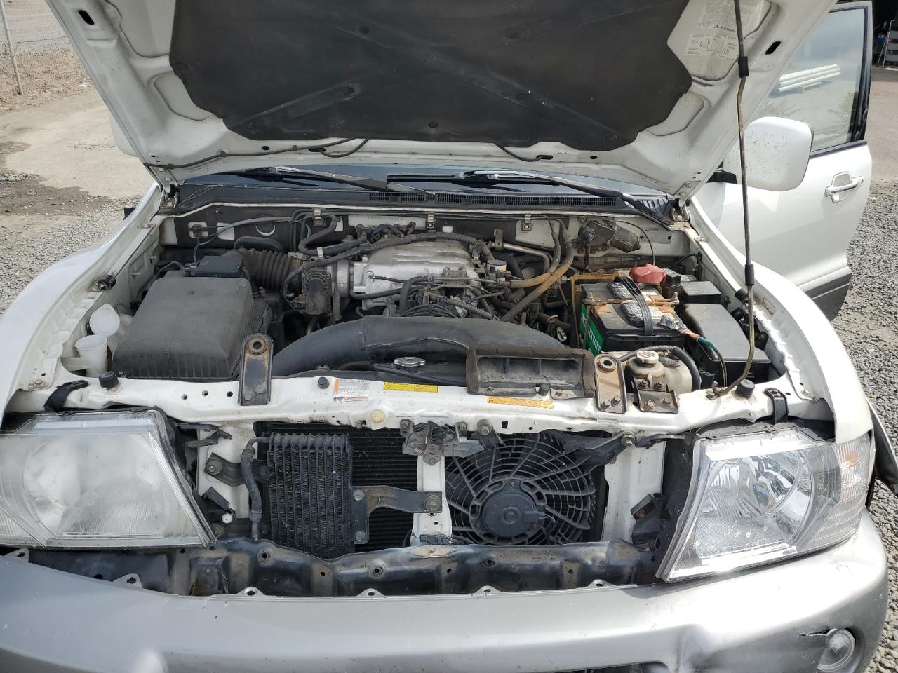 2004 Mitsubishi Montero Limited Белый vin: JA4MW51S94J004264
