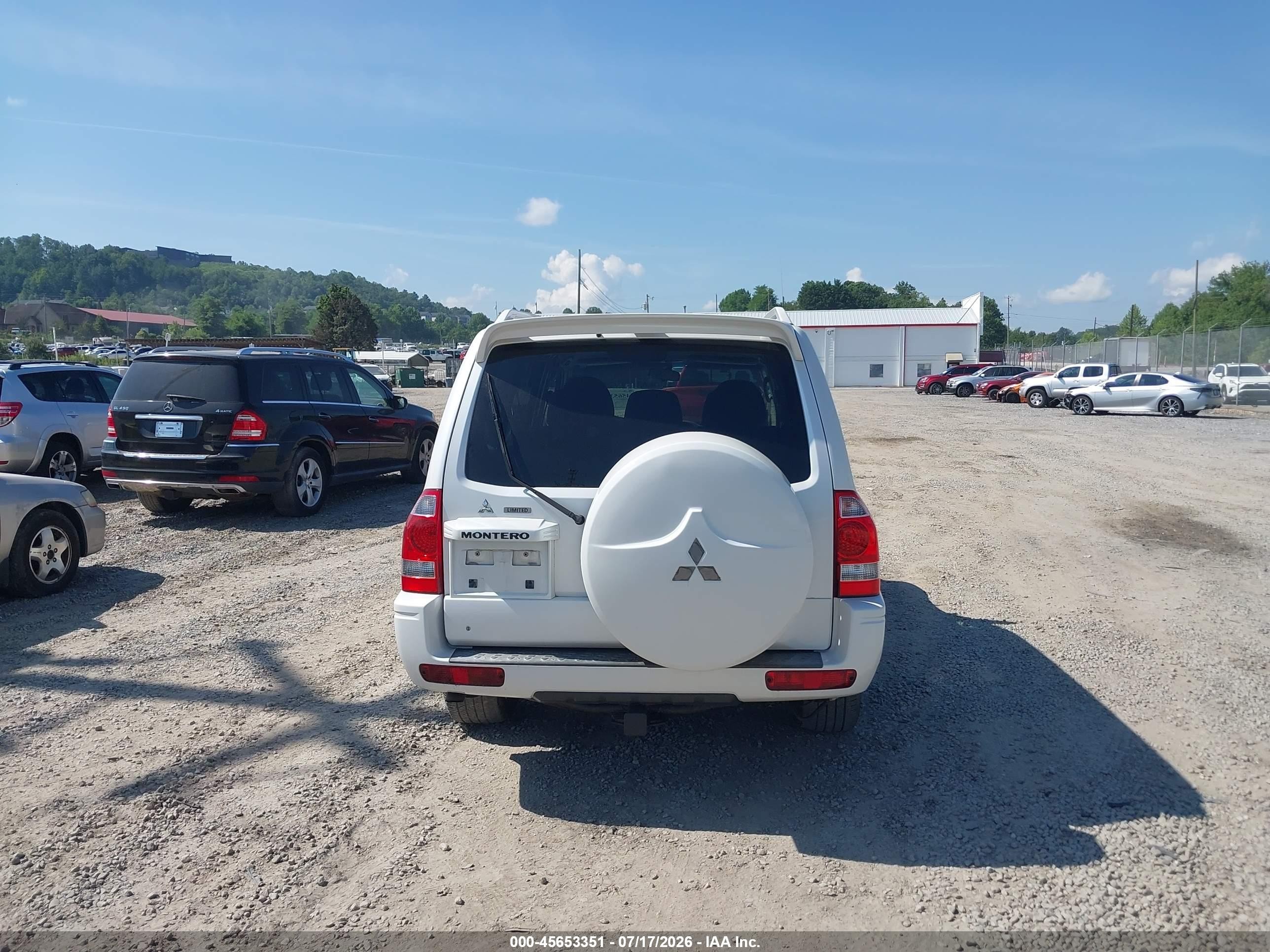 2003 Mitsubishi Montero 20th Anniversary White vin: JA4NW61SX3J038948