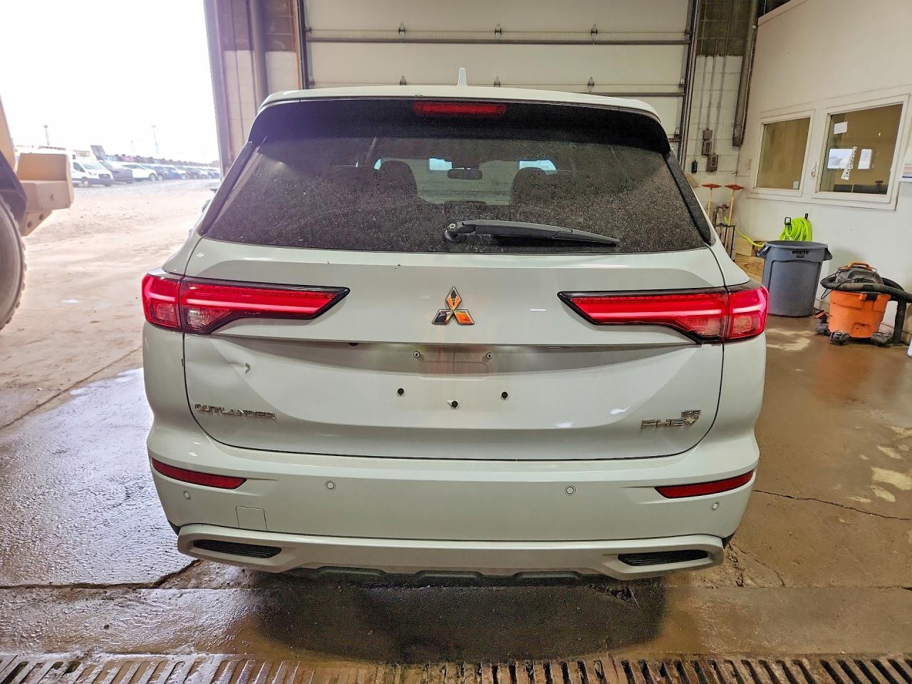 2025 Mitsubishi Outlander White vin: JA4T5VA90SZ042458