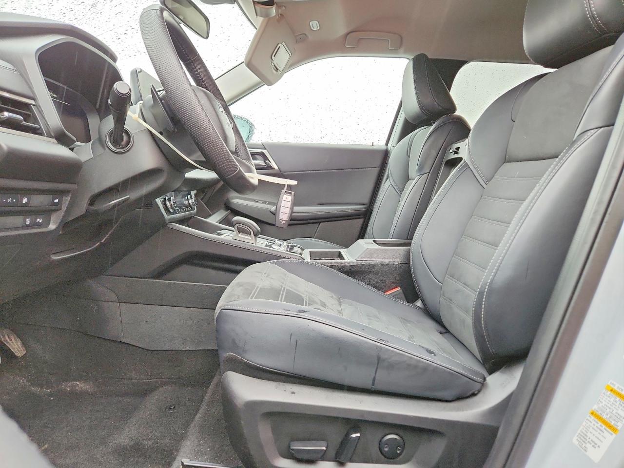 2025 Mitsubishi Outlander White vin: JA4T5VA90SZ042458