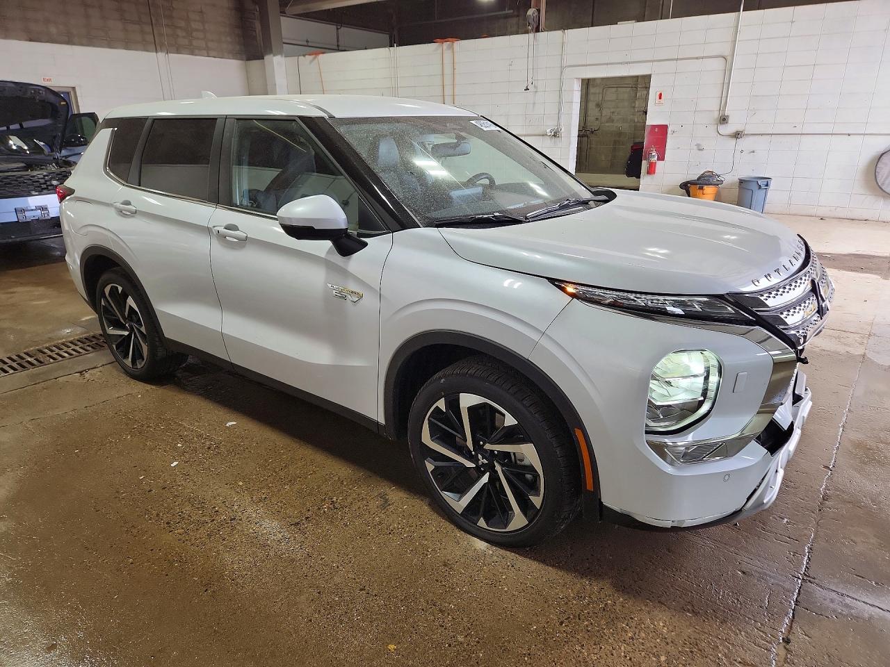 2025 Mitsubishi Outlander White vin: JA4T5VA90SZ042458