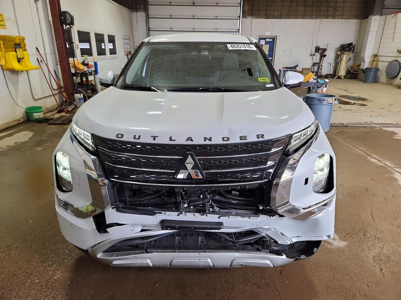 2025 Mitsubishi Outlander White vin: JA4T5VA90SZ042458
