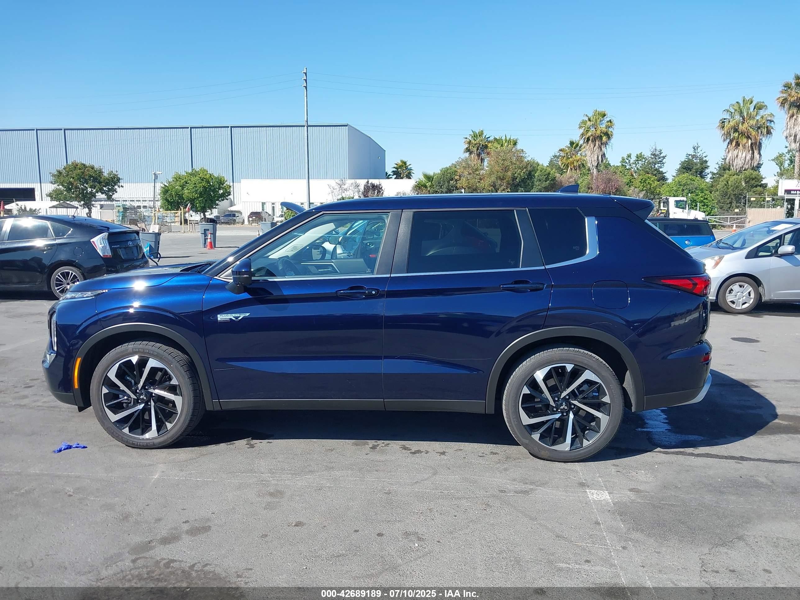 2024 Mitsubishi Outlander Phev Se S-awc Черный vin: JA4T5VA9XRZ065157