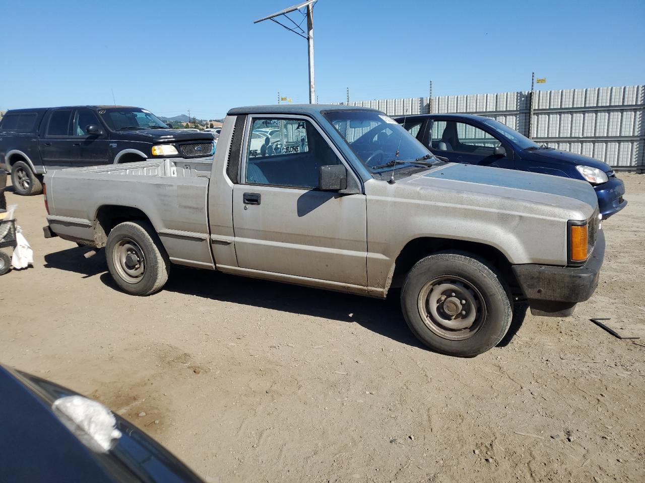 1988 Mitsubishi Mighty Max / S    Silver vin: JA7FL24D3JP080264