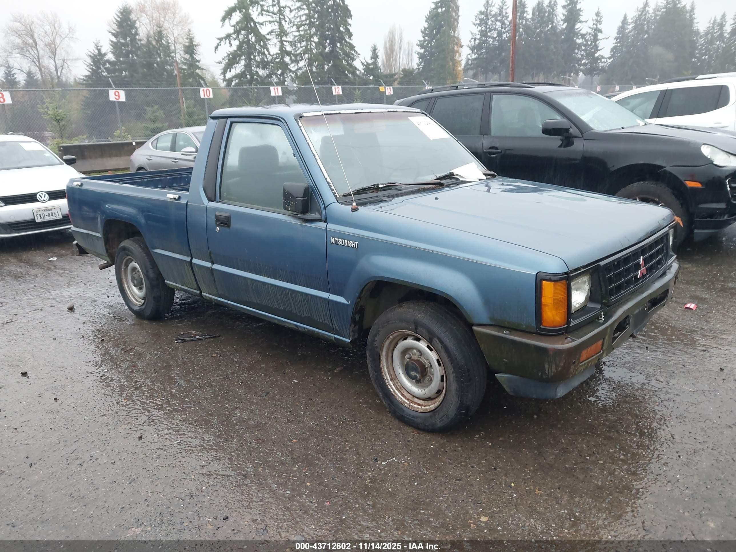 1990 Mitsubishi Mighty Max / S   Blue vin: JA7FL24W1LP016860
