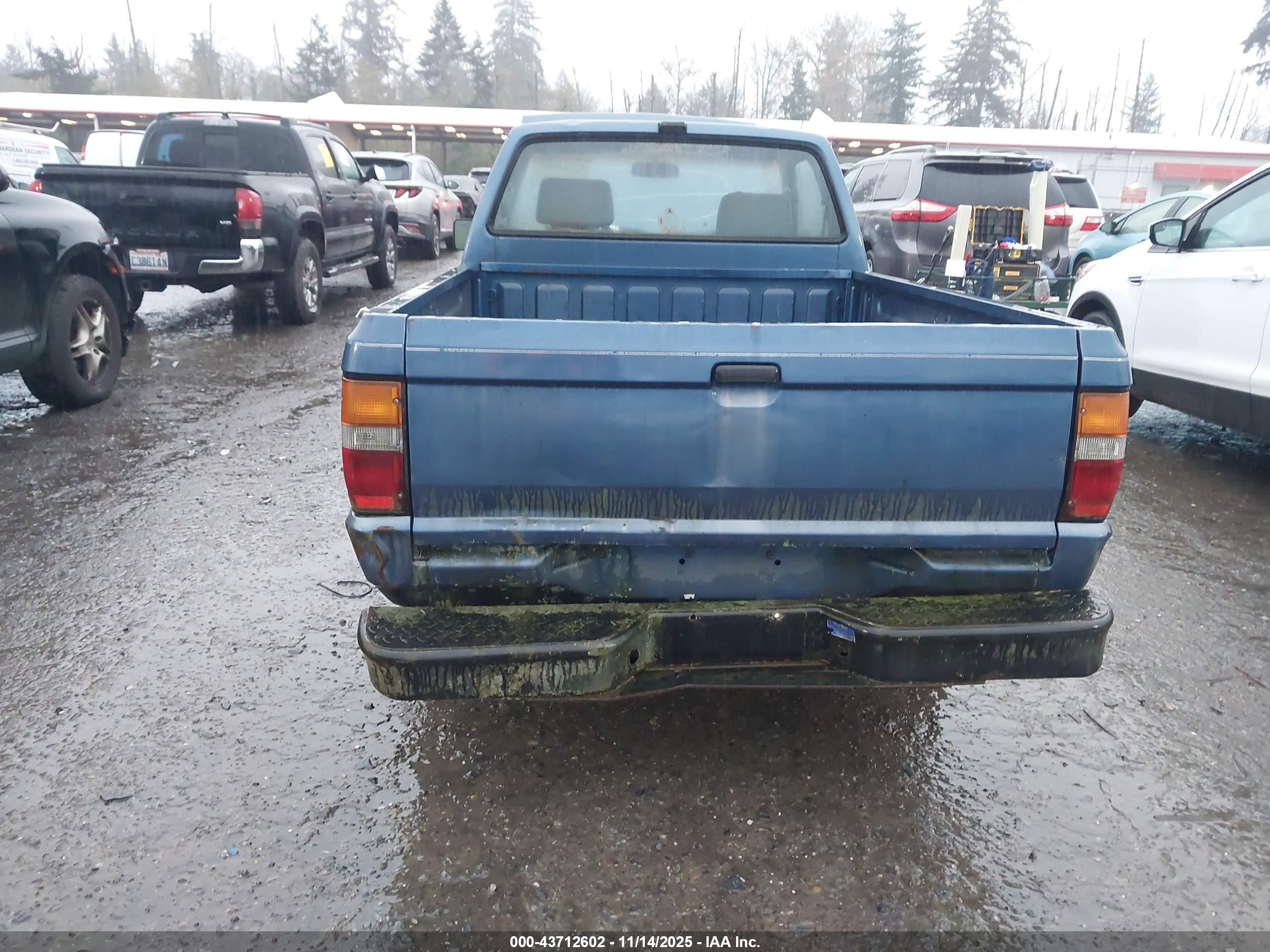 1990 Mitsubishi Mighty Max / S   Blue vin: JA7FL24W1LP016860
