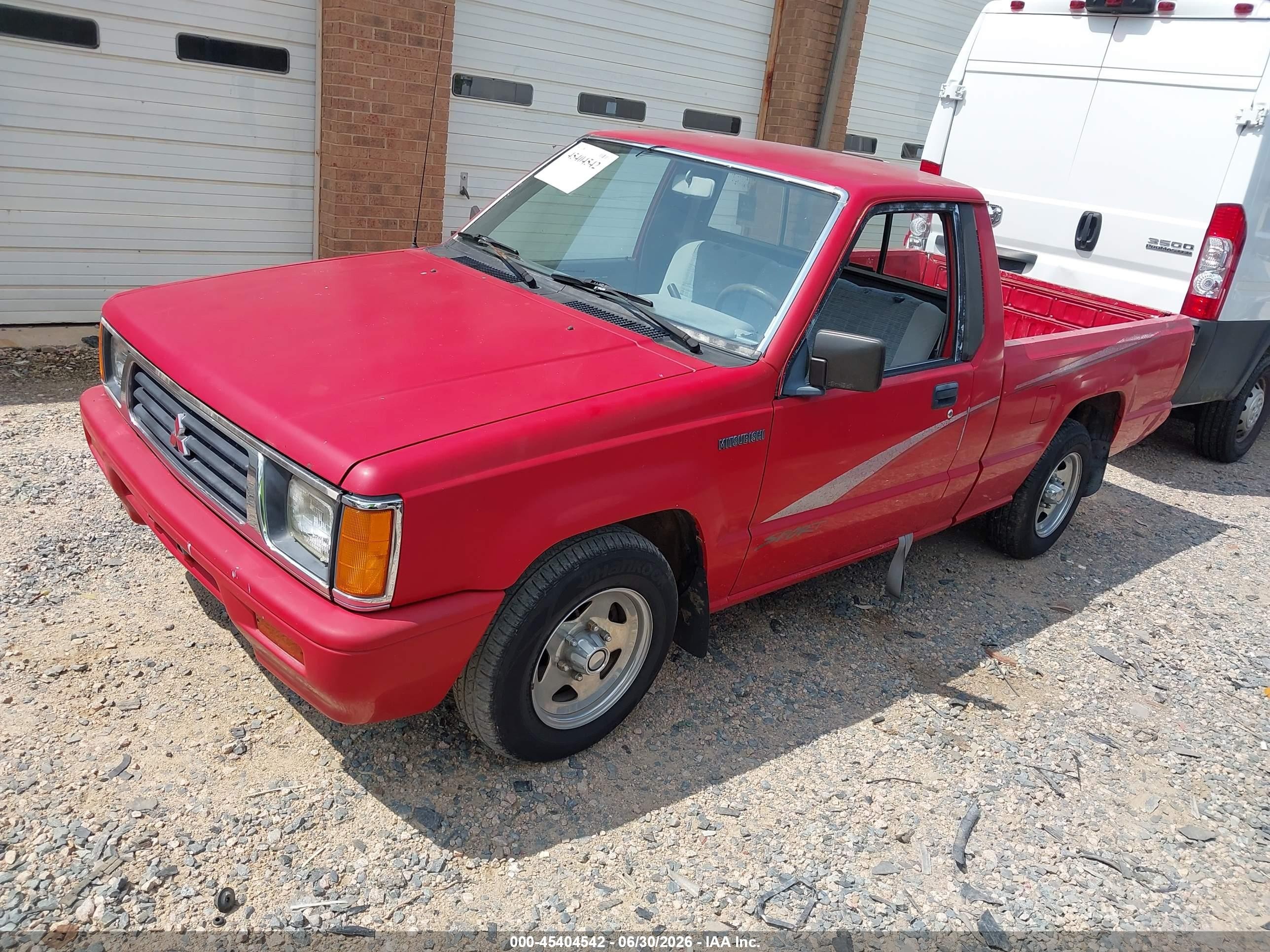 1994 Mitsubishi Mighty Max   Red vin: JA7LS21G5RP012497