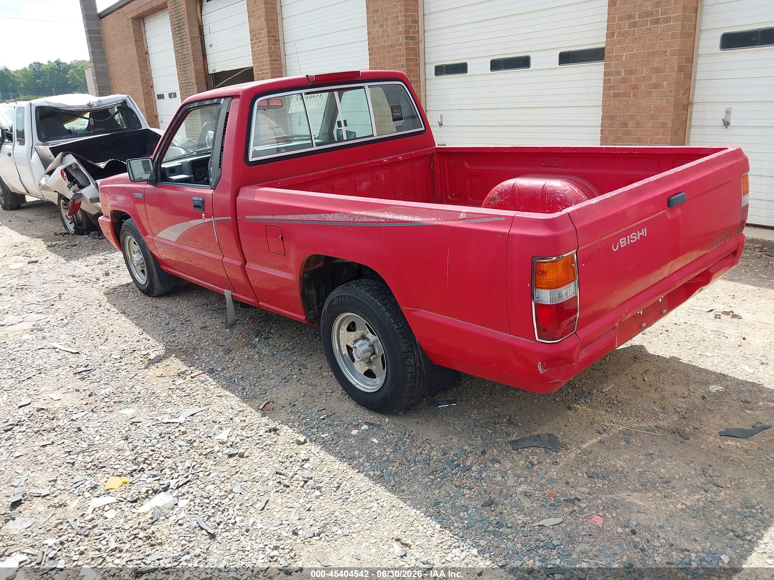 1994 Mitsubishi Mighty Max   Red vin: JA7LS21G5RP012497