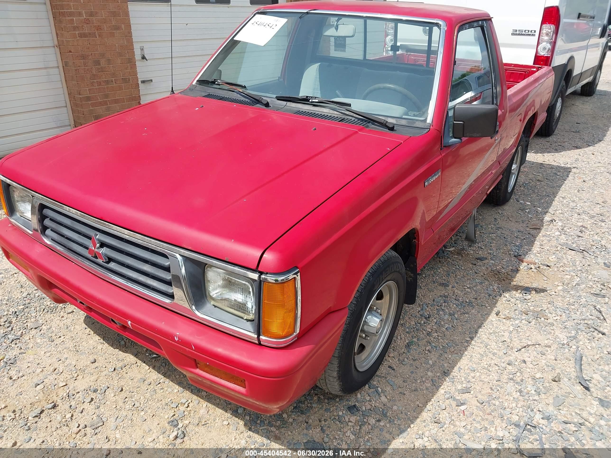 1994 Mitsubishi Mighty Max   Red vin: JA7LS21G5RP012497