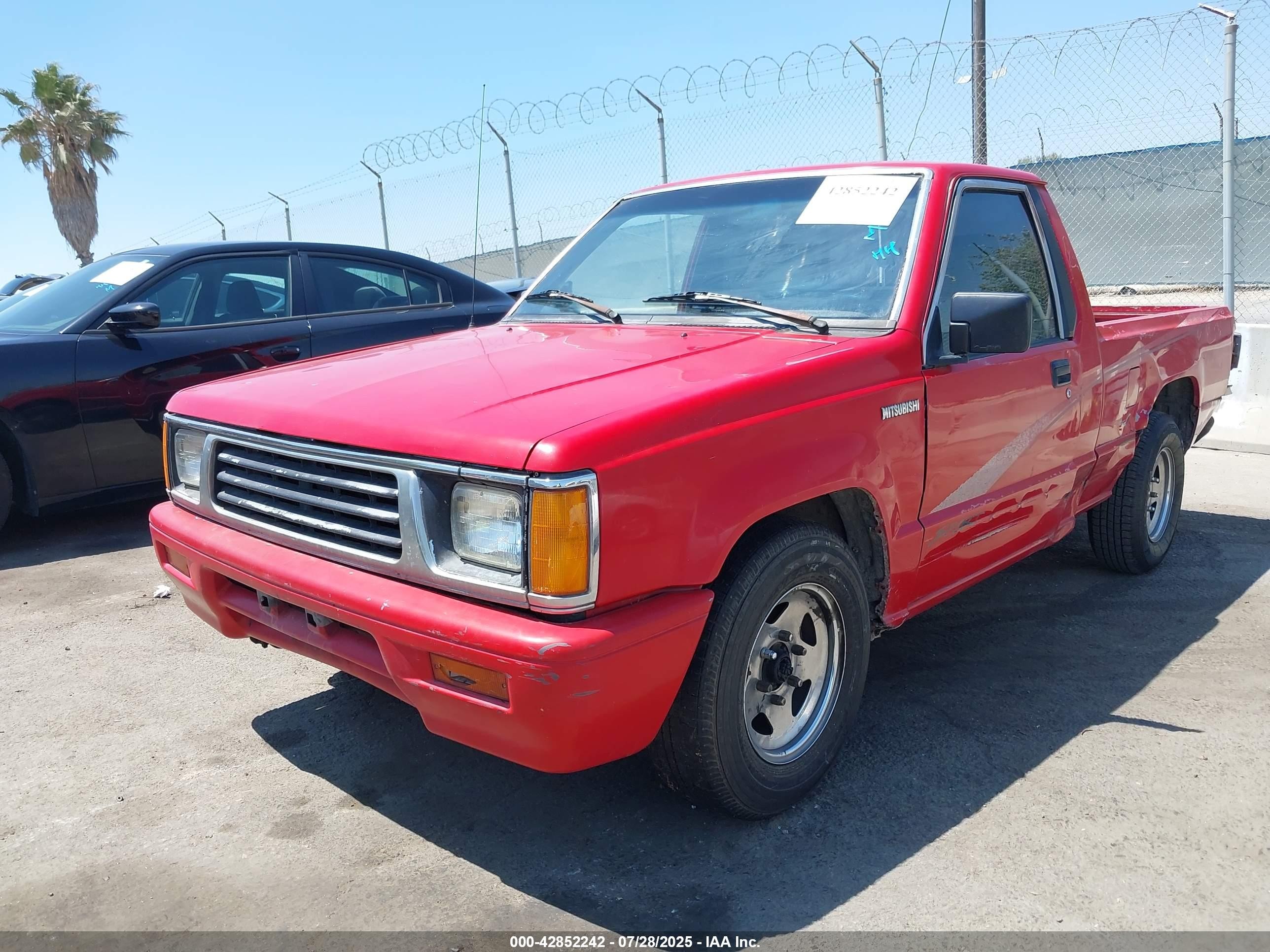 1994 Mitsubishi Mighty Max   Красный vin: JA7LS21G6RP007082