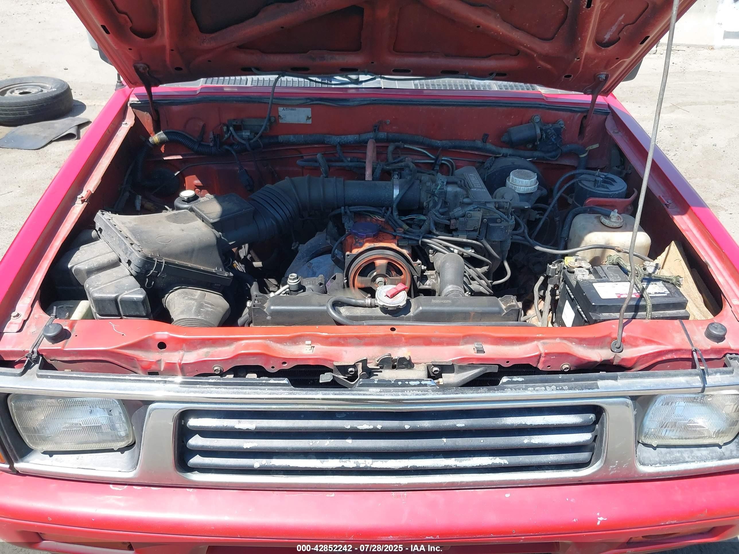 1994 Mitsubishi Mighty Max   Красный vin: JA7LS21G6RP007082