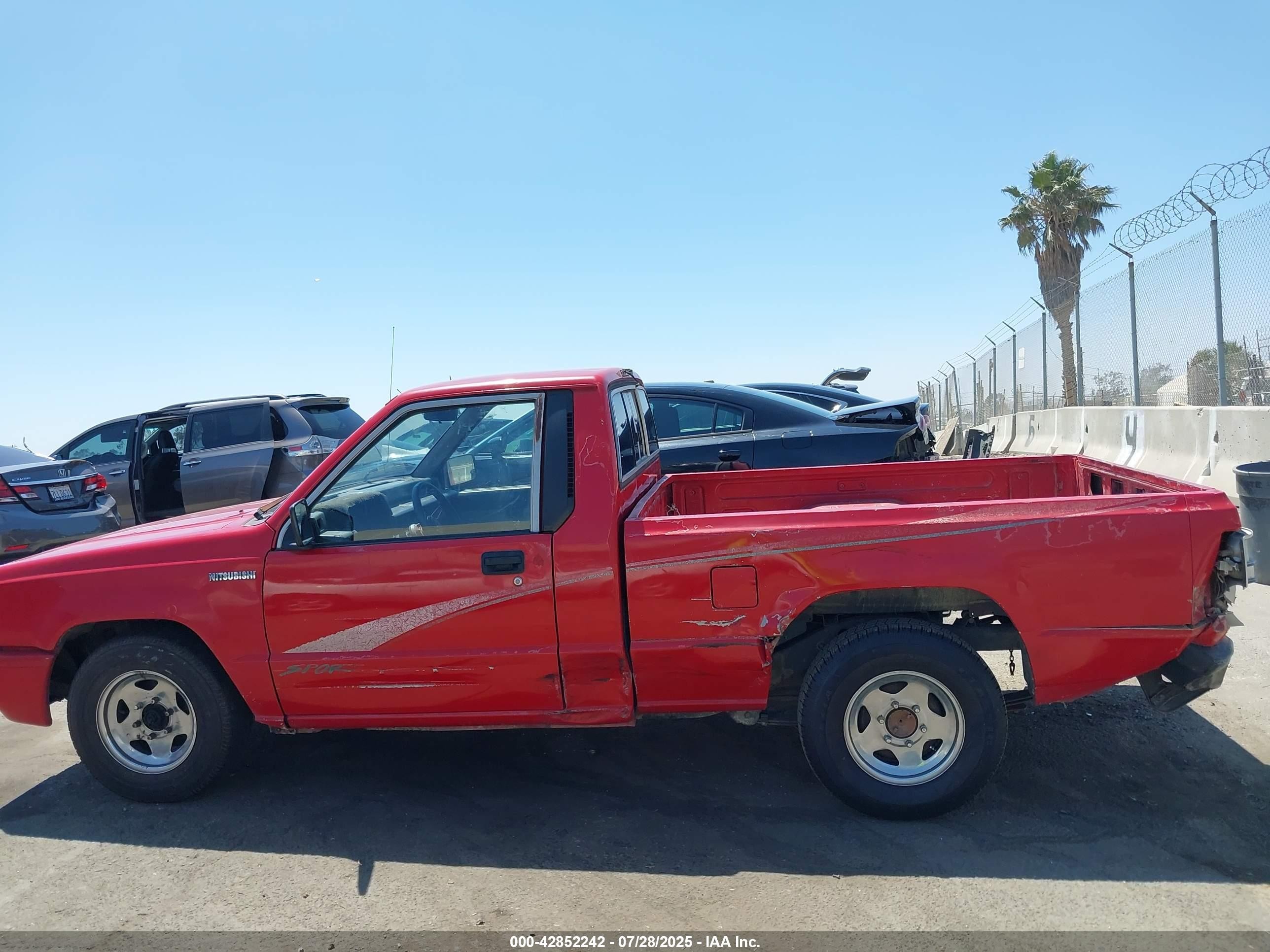 1994 Mitsubishi Mighty Max   Красный vin: JA7LS21G6RP007082