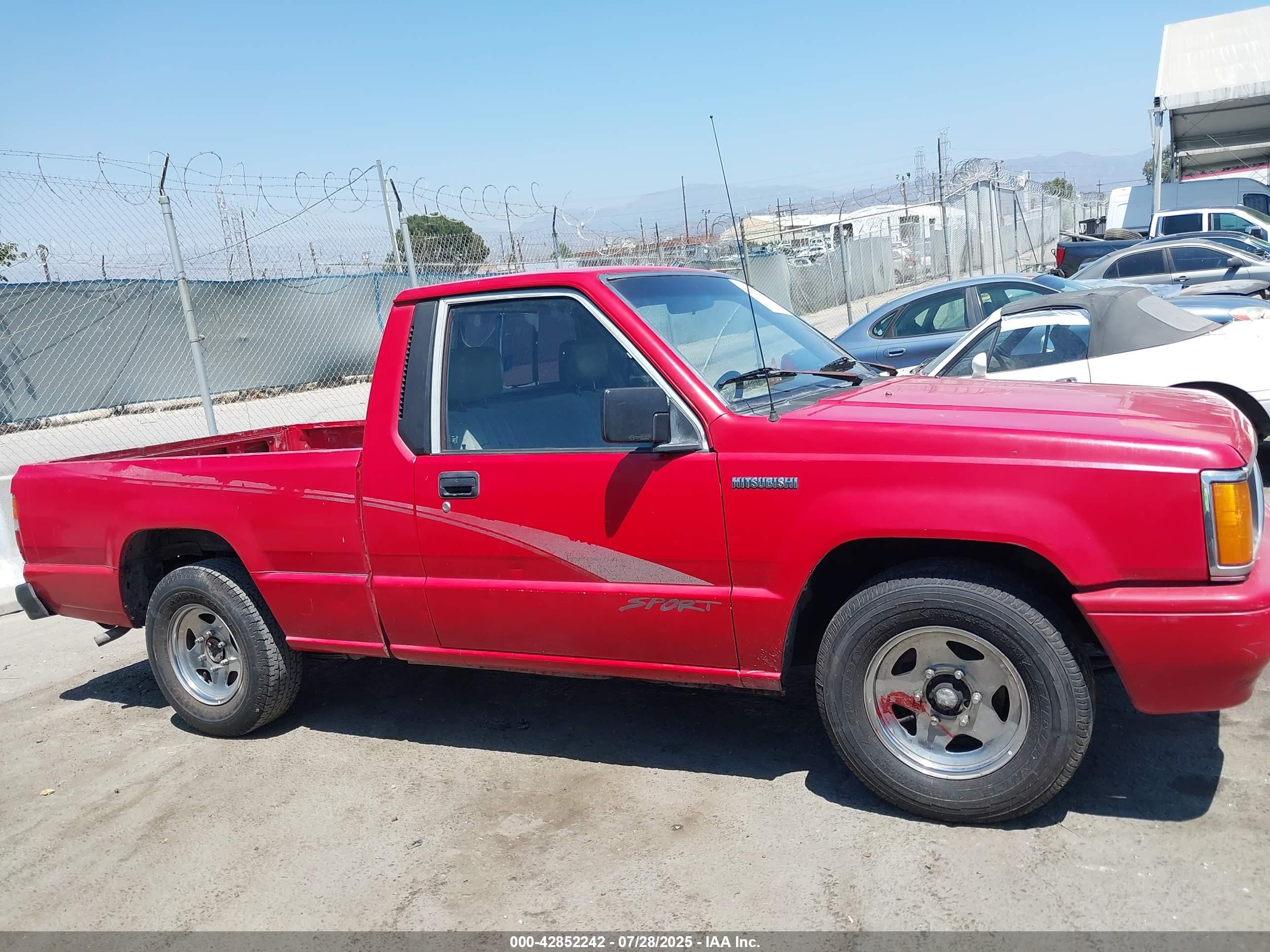 1994 Mitsubishi Mighty Max   Красный vin: JA7LS21G6RP007082