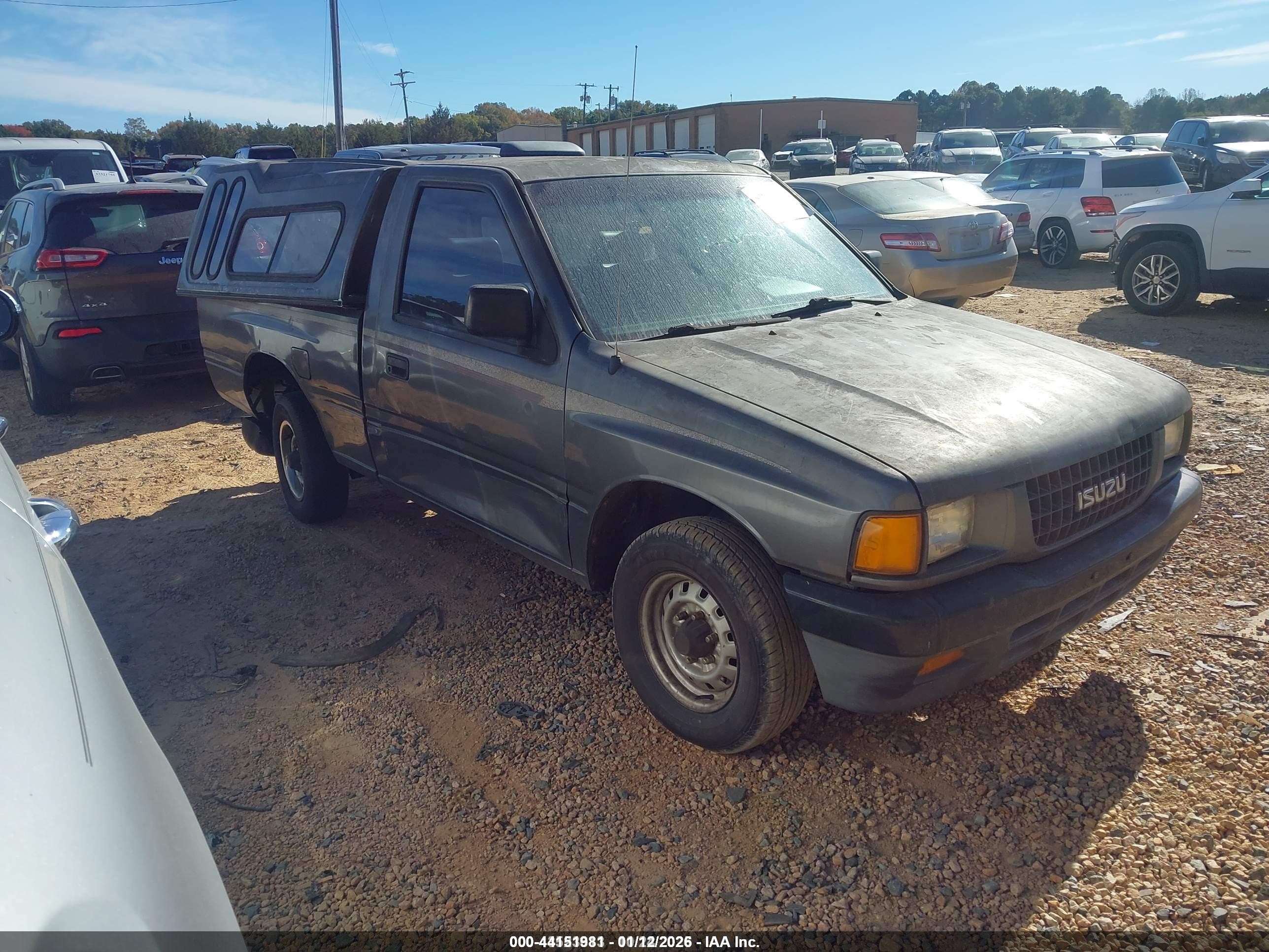 1995 Isuzu Conventional Short Bed Gray vin: JAACL11L3S7212539