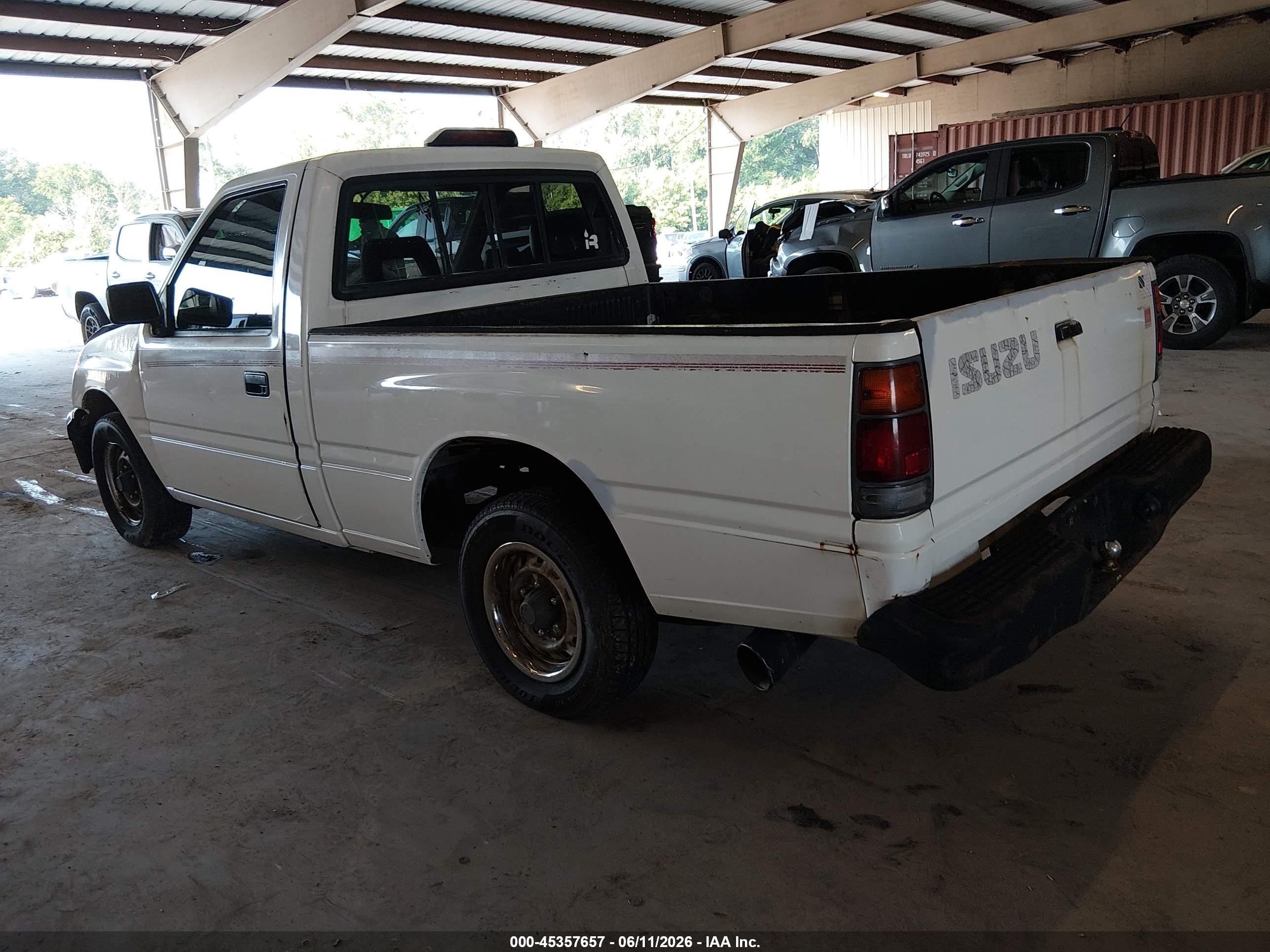 1995 Isuzu Conventional Short Bed White vin: JAACL11L8S7212973