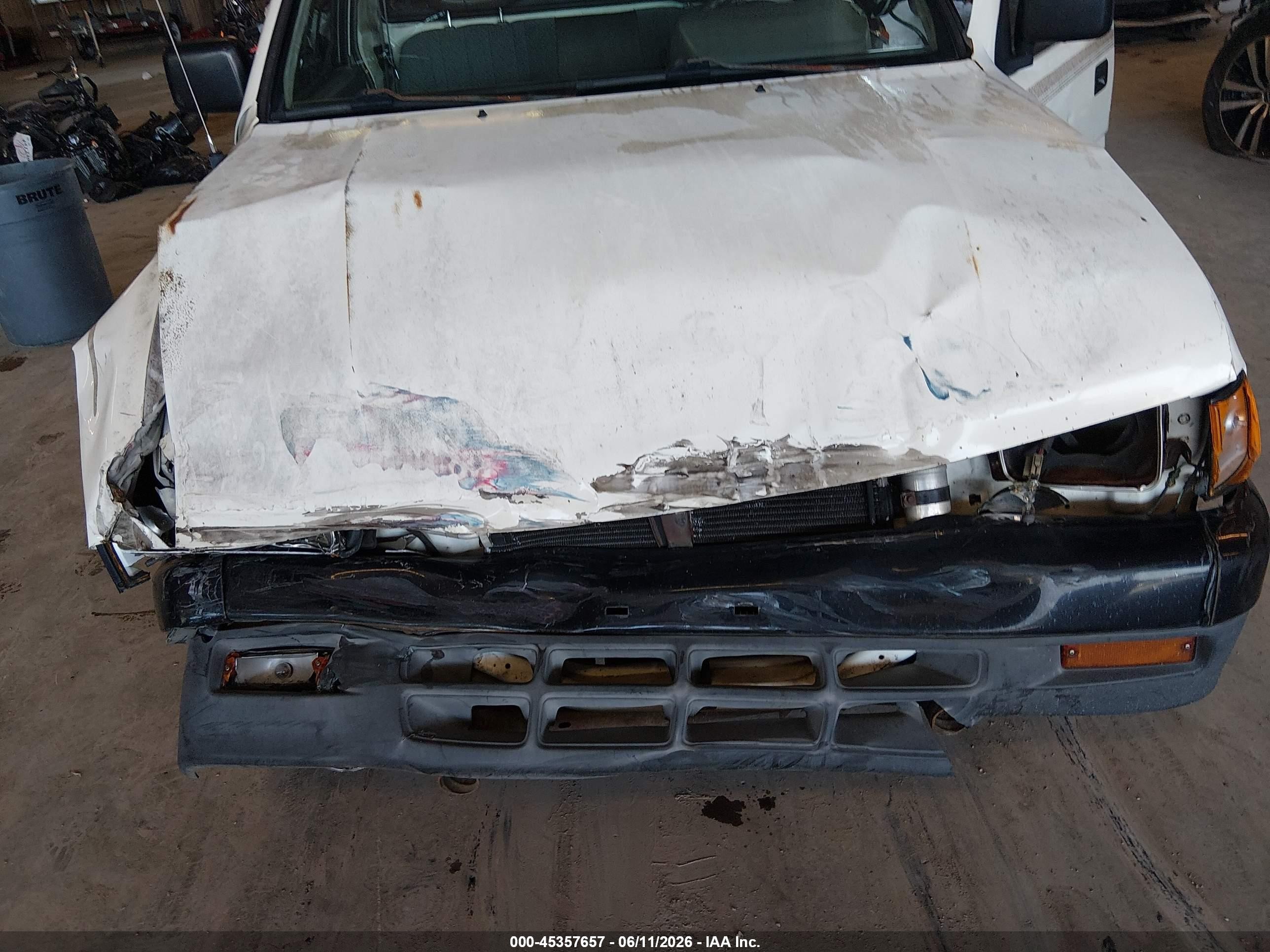 1995 Isuzu Conventional Short Bed White vin: JAACL11L8S7212973