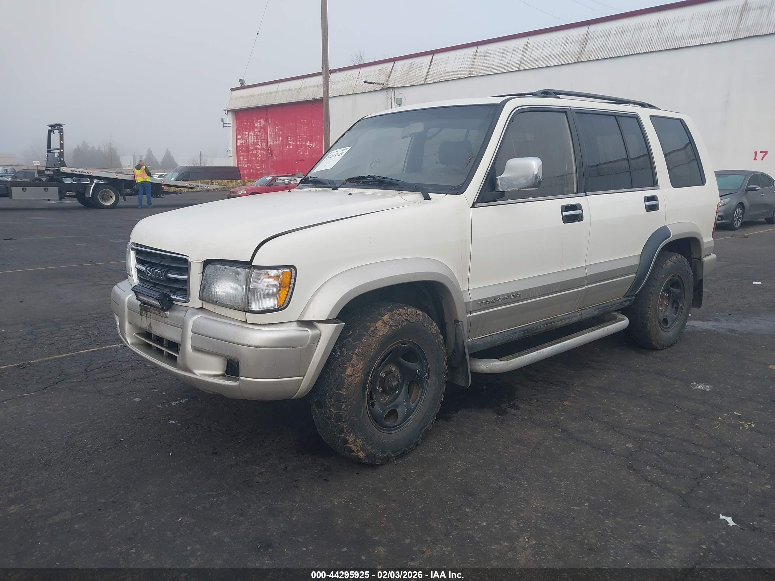 1999 Isuzu Trooper S Cream vin: JACDJ58X1X7912553