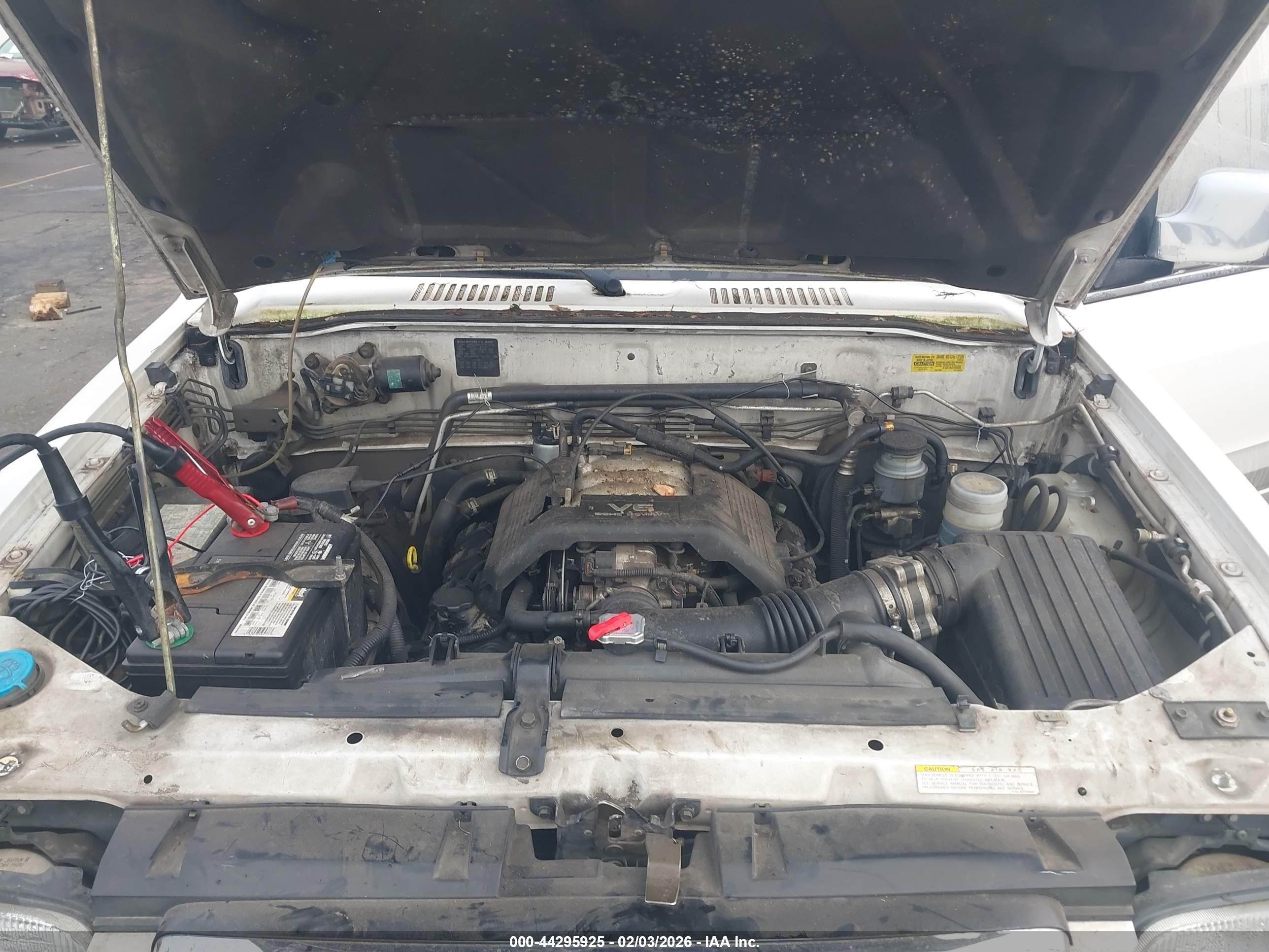 1999 Isuzu Trooper S Cream vin: JACDJ58X1X7912553