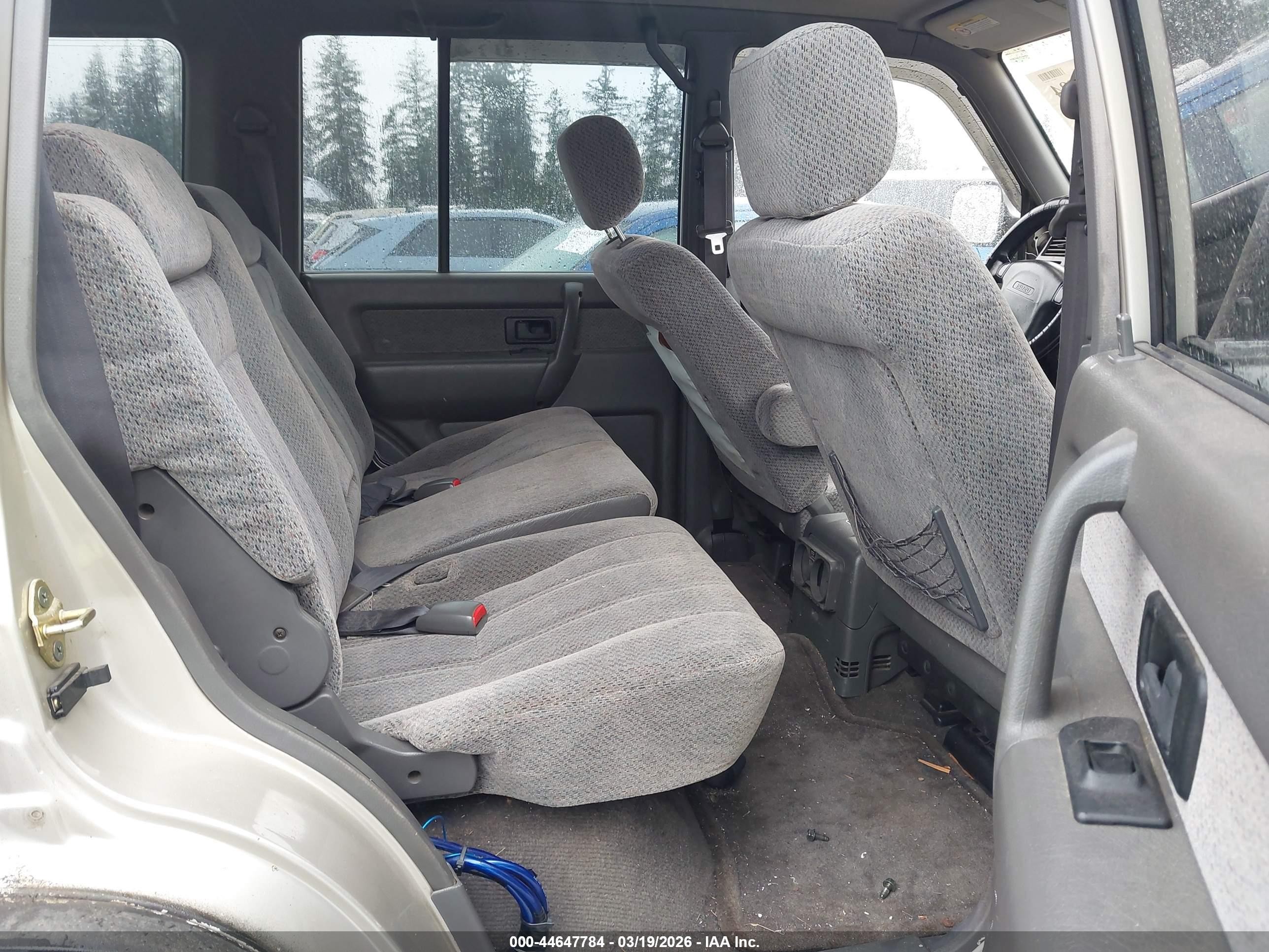 1999 Isuzu Trooper S Silver vin: JACDJ58X3X7911470