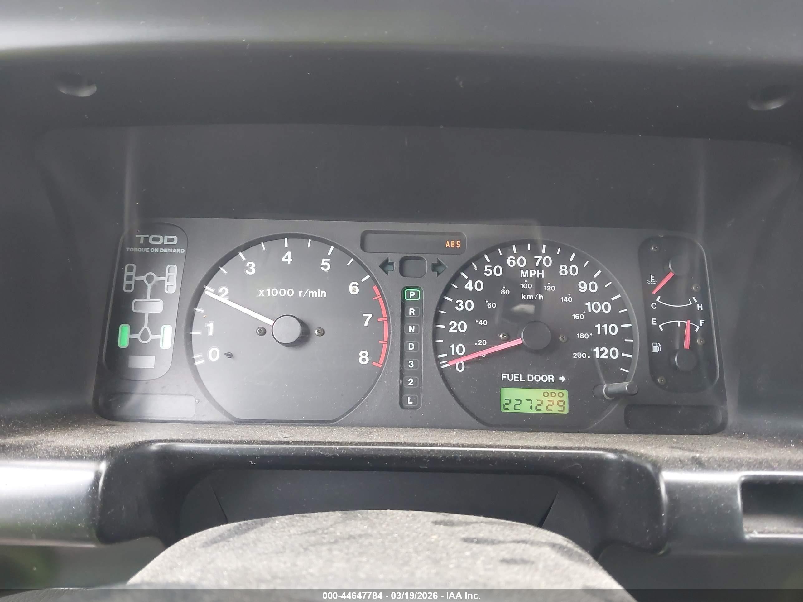 1999 Isuzu Trooper S Silver vin: JACDJ58X3X7911470