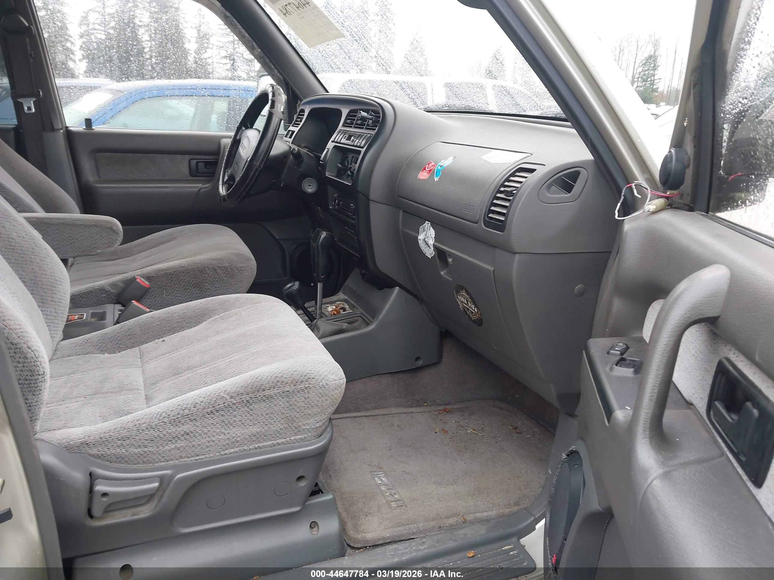 1999 Isuzu Trooper S Silver vin: JACDJ58X3X7911470