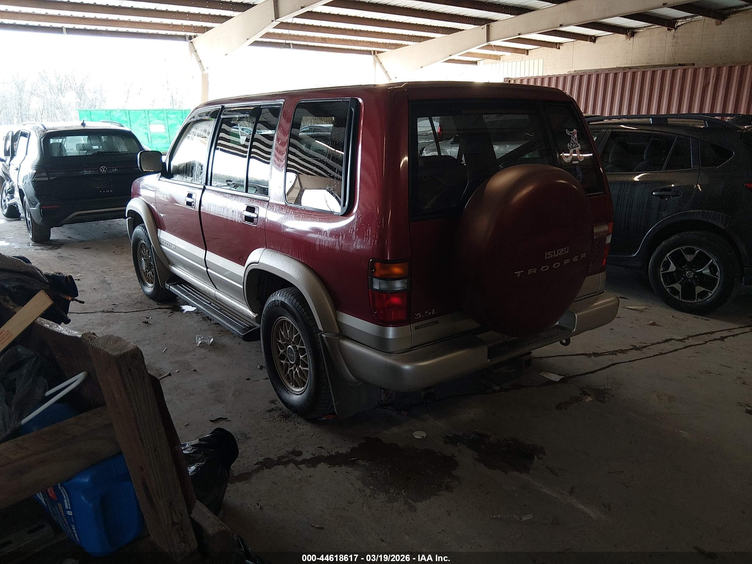 1999 Isuzu Trooper S Red vin: JACDJ58X5X7917349